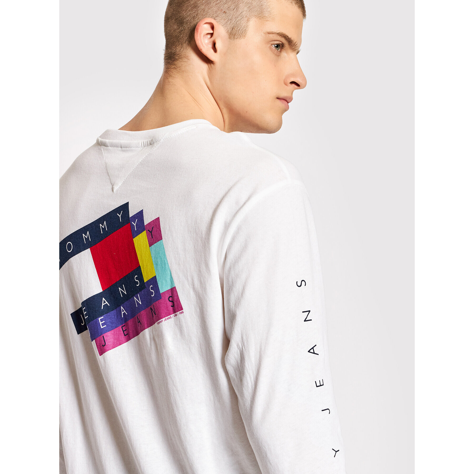 Tommy Jeans Тениска с дълъг ръкав Layered Flag Graphic DM0DM11615 Бял Regular Fit - Pepit.bg