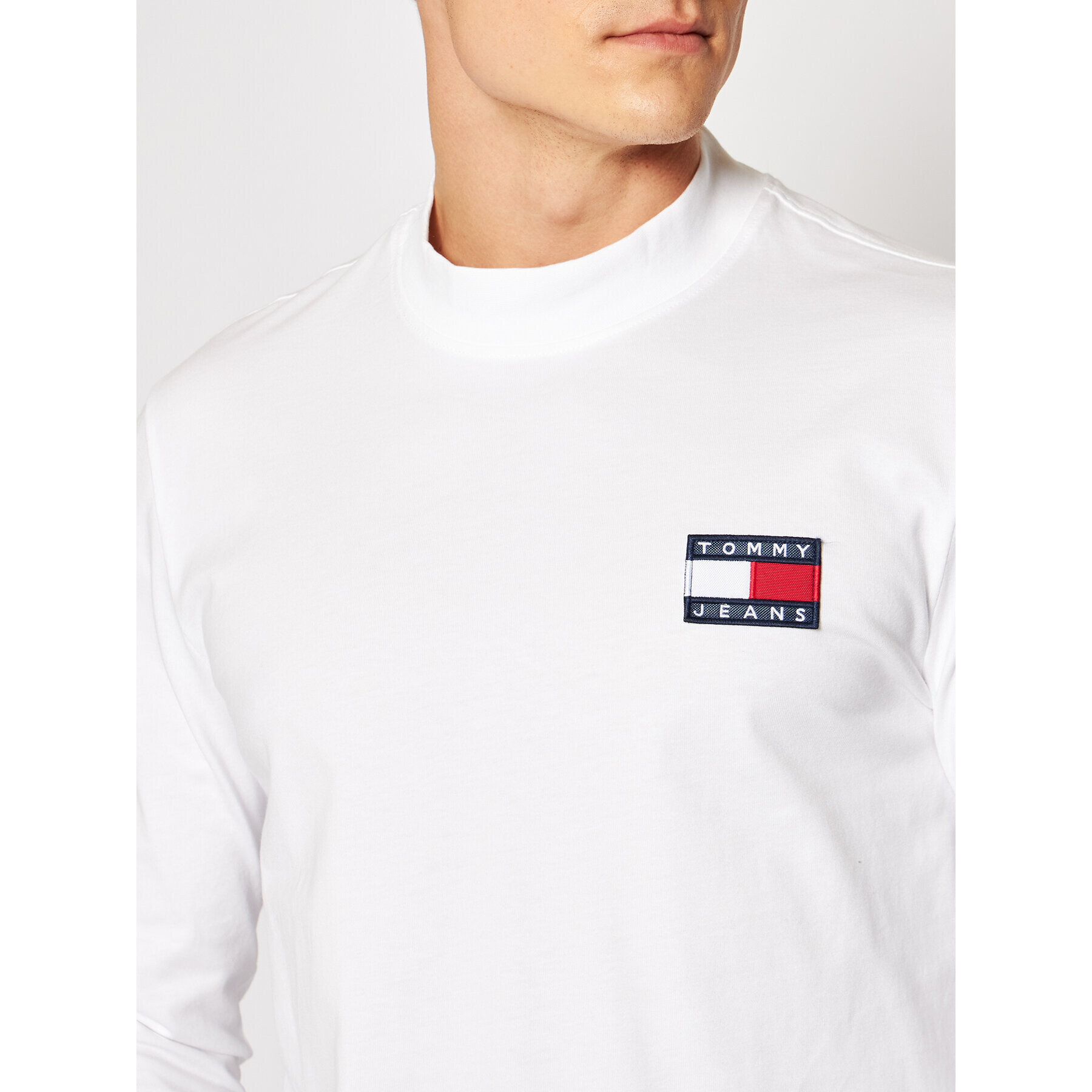 Tommy Jeans Тениска с дълъг ръкав Tjm Badge Mock Neck DM0DM10281 Бял Regular Fit - Pepit.bg