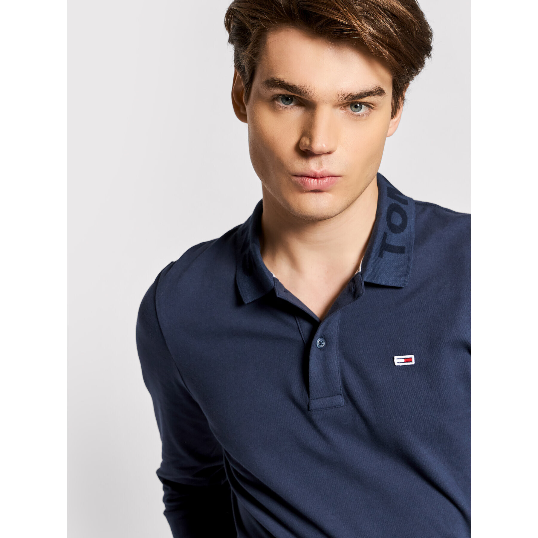 Tommy Jeans Тениска с яка и копчета Tonal Logo DM0DM11336 Тъмносин Slim Fit - Pepit.bg