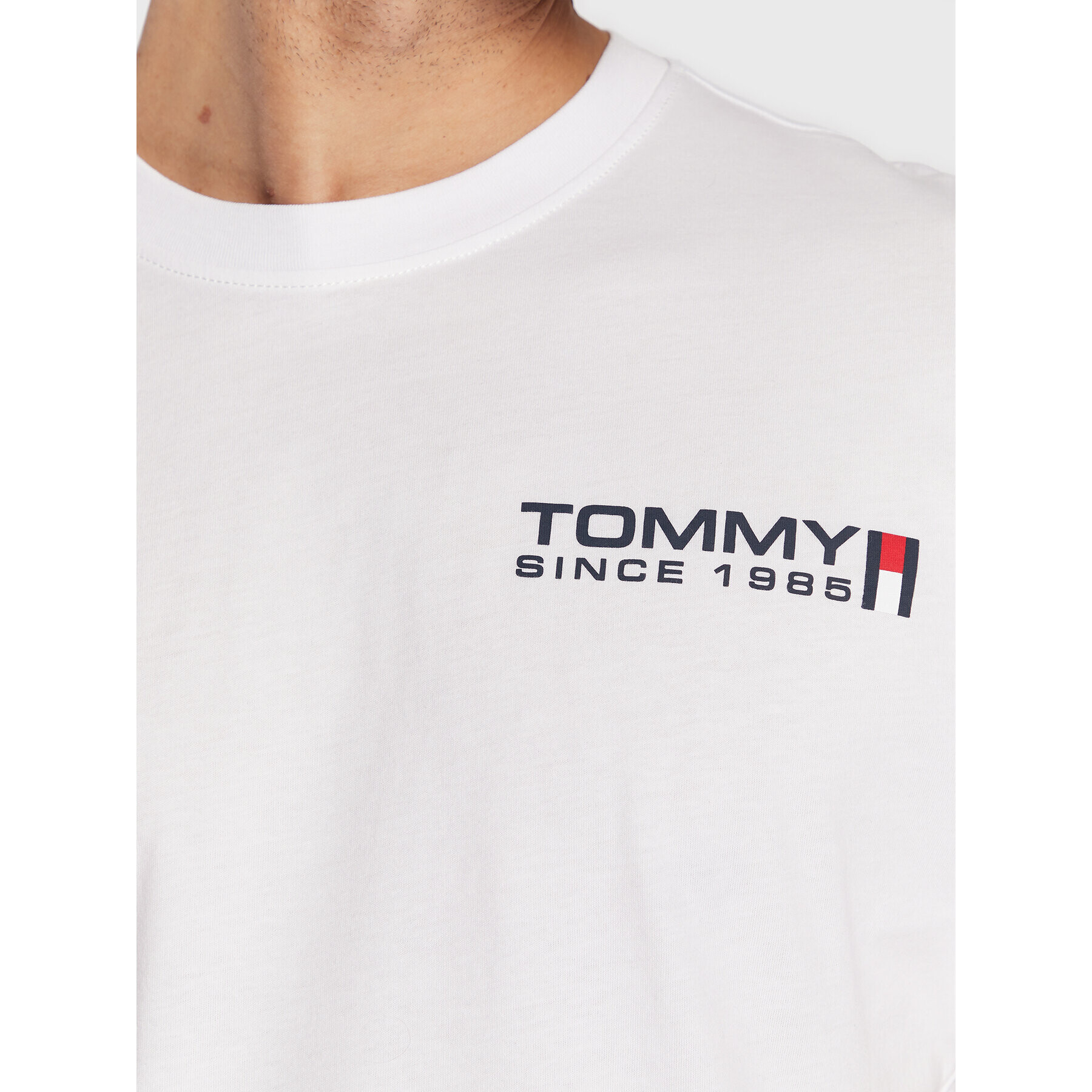 Tommy Jeans Тишърт Athletic Chest Logo DM0DM14981 Бял Relaxed Fit - Pepit.bg