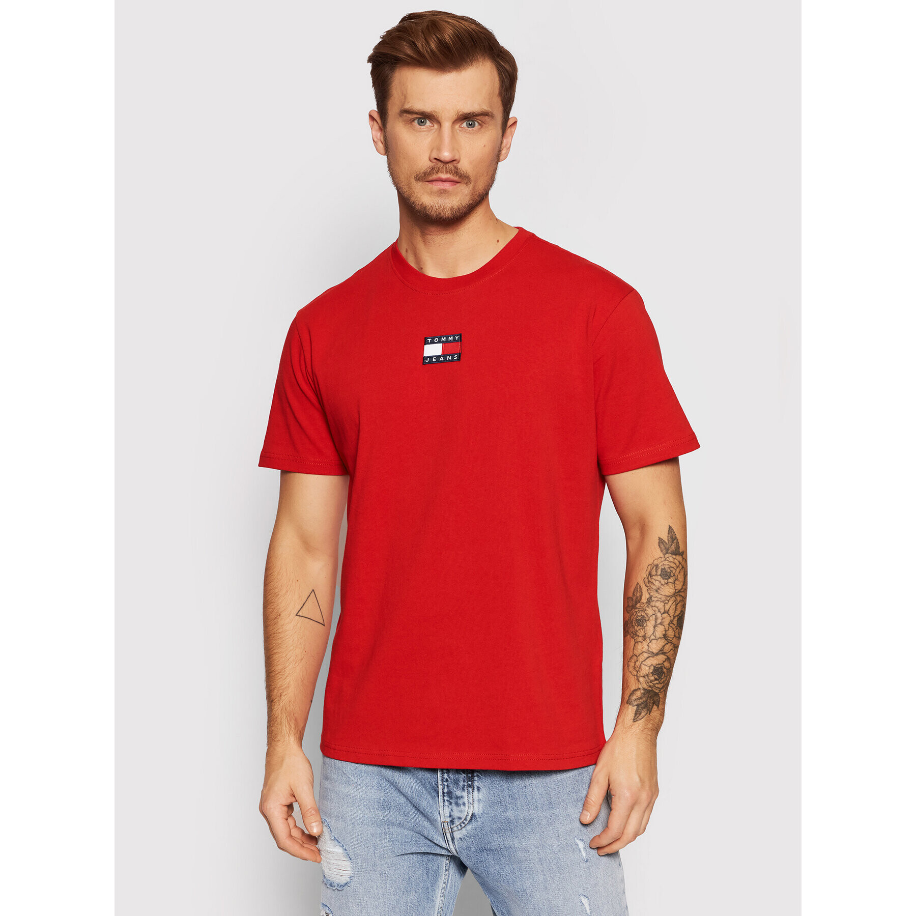 Tommy Jeans Тишърт Badge DM0DM10925 Червен Regular Fit - Pepit.bg