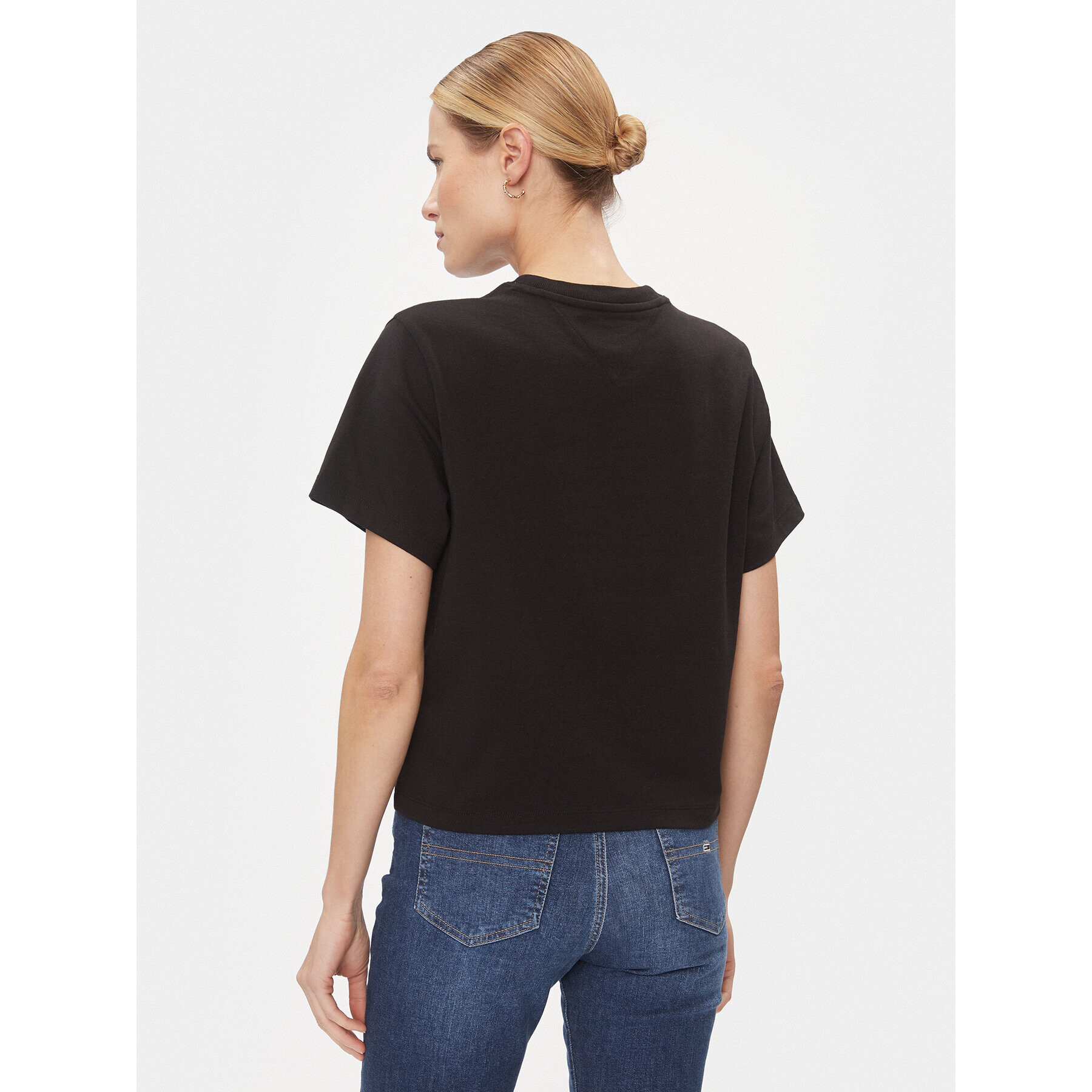 Tommy Jeans Тишърт Badge DW0DW17391 Черен Boxy Fit - Pepit.bg