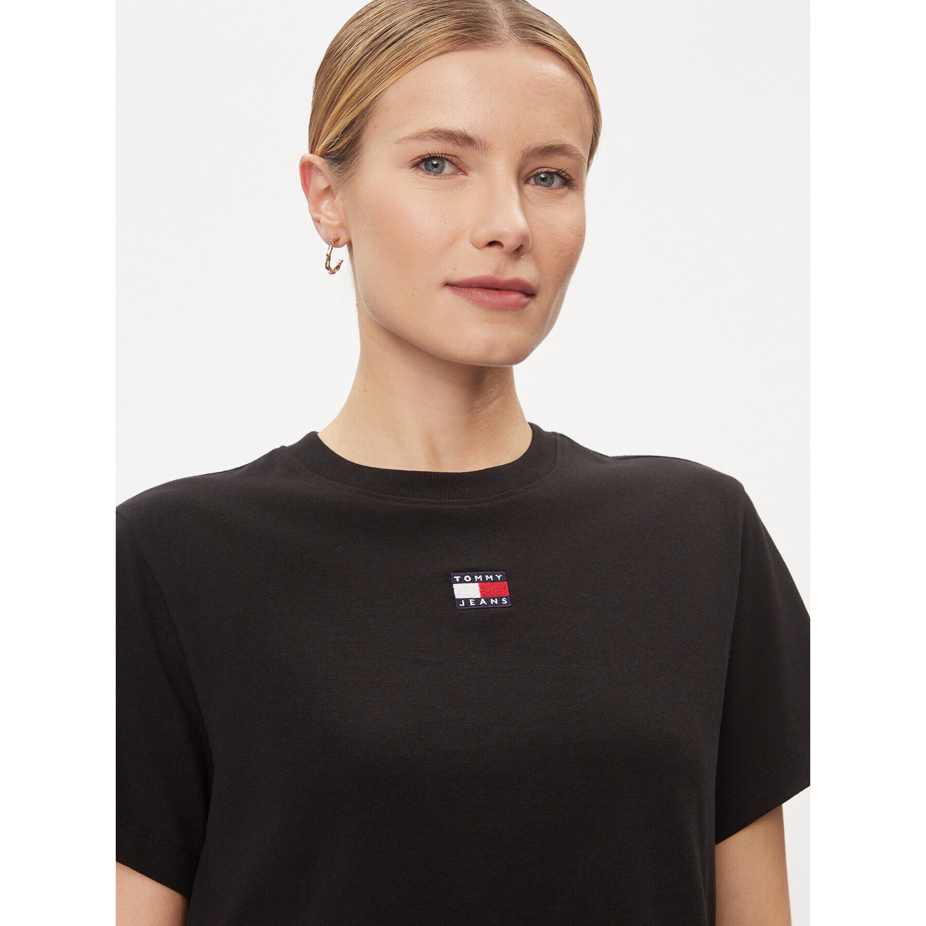 Tommy Jeans Тишърт Badge DW0DW17391 Черен Boxy Fit - Pepit.bg