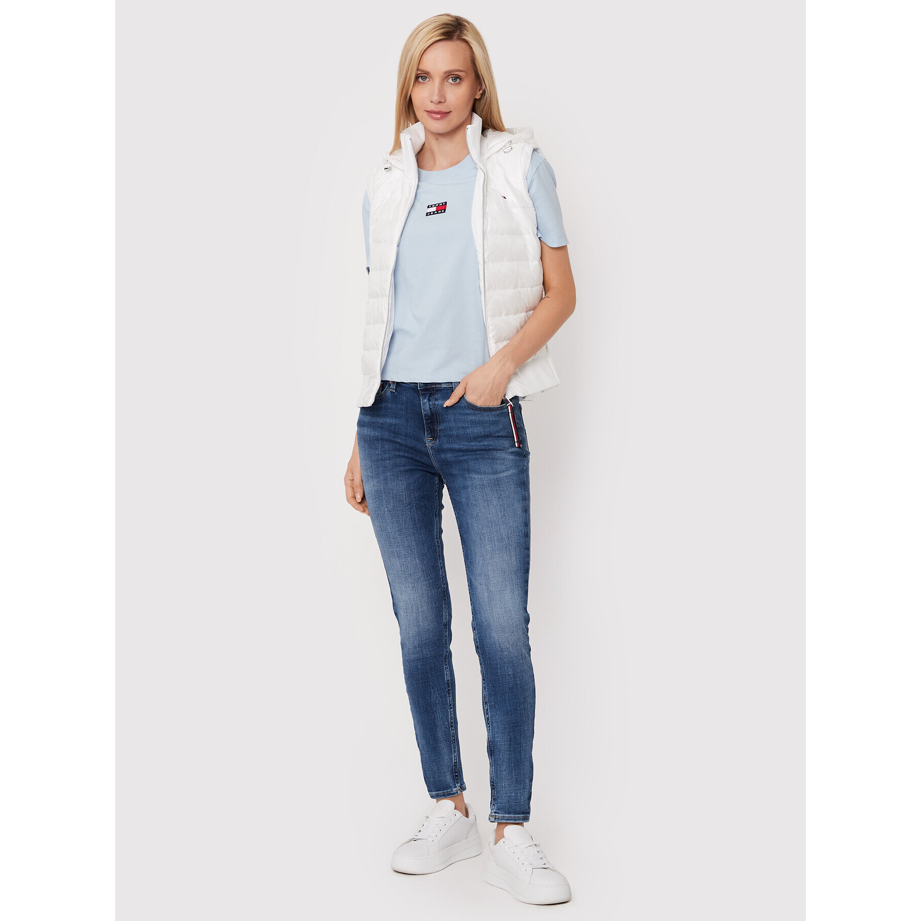 Tommy Jeans Тишърт Center Badge DW0DW10404 Син Regular Fit - Pepit.bg