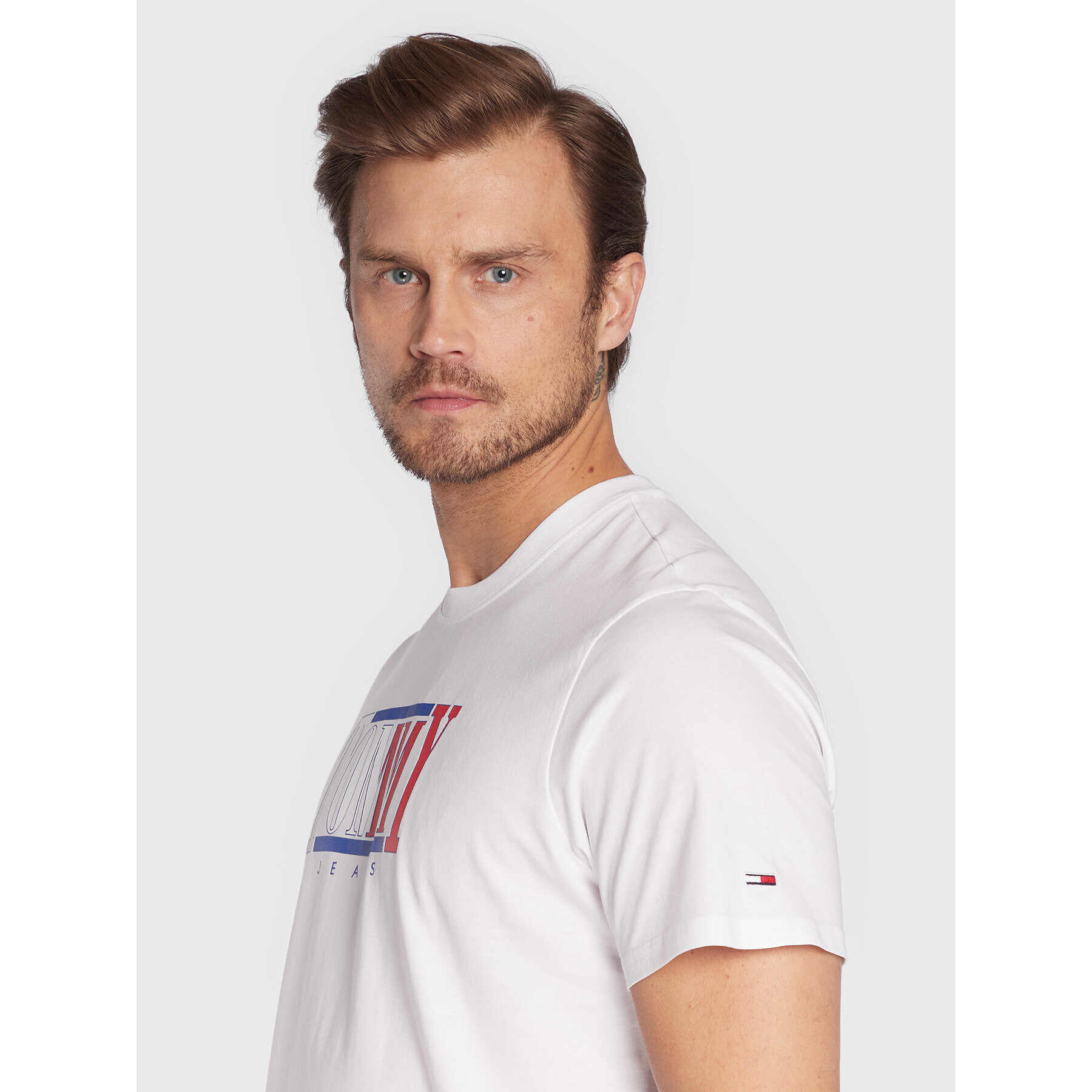 Tommy Jeans Тишърт Centered Logo DM0DM14982 Бял Regular Fit - Pepit.bg