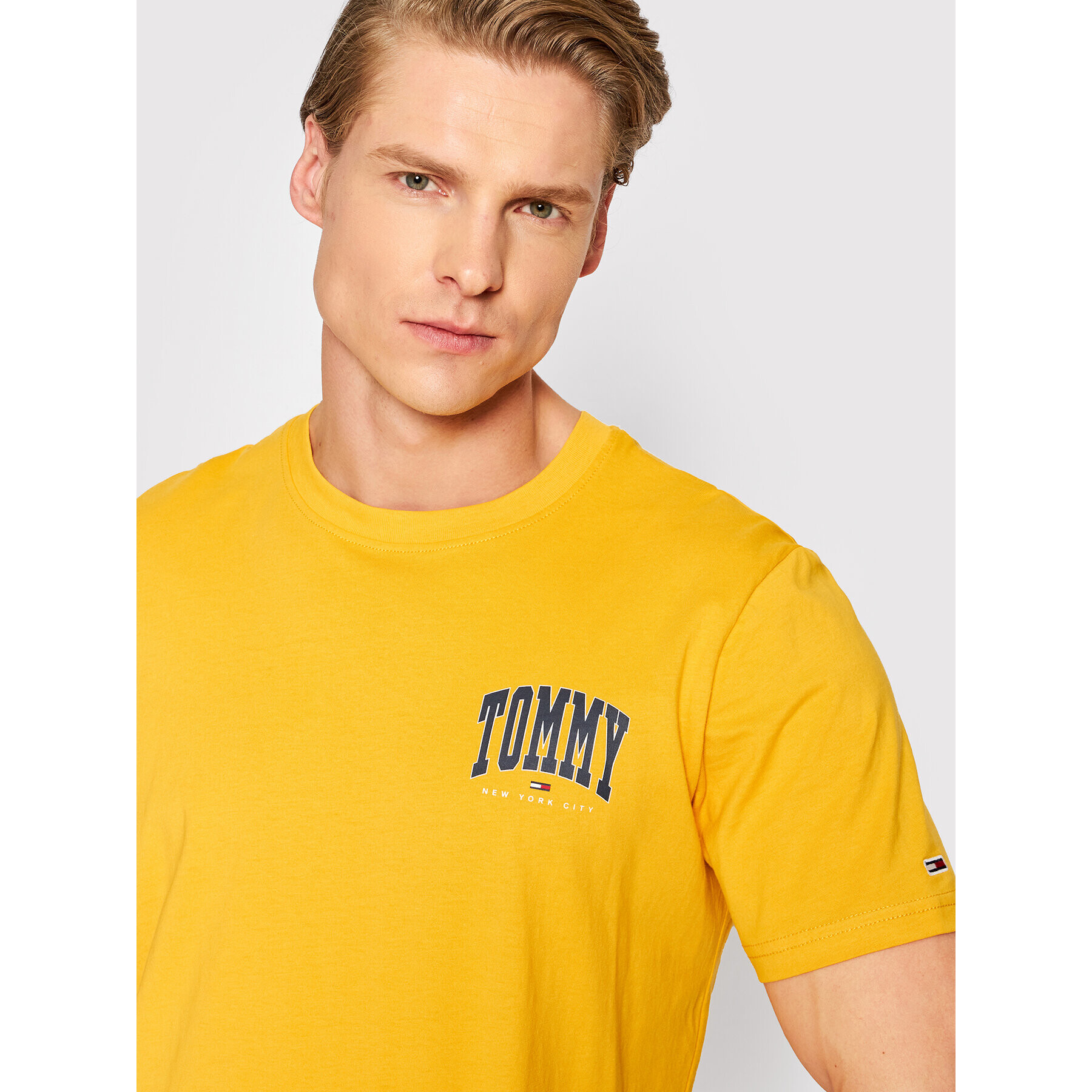 Tommy Jeans Тишърт Chest College Graphic DM0DM13290 Жълт Regular Fit - Pepit.bg