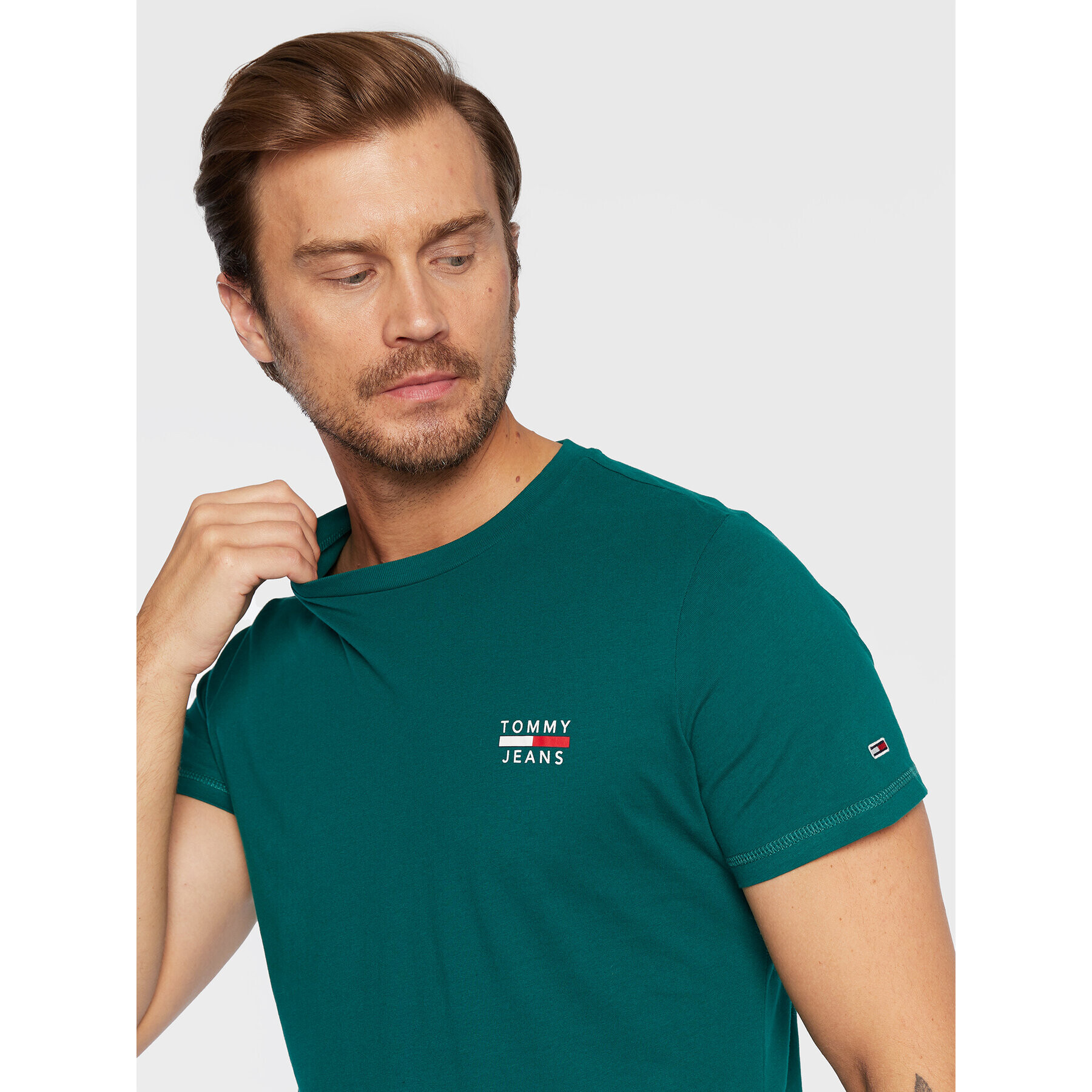 Tommy Jeans Тишърт Chest DM0DM10099 Зелен Regular Fit - Pepit.bg