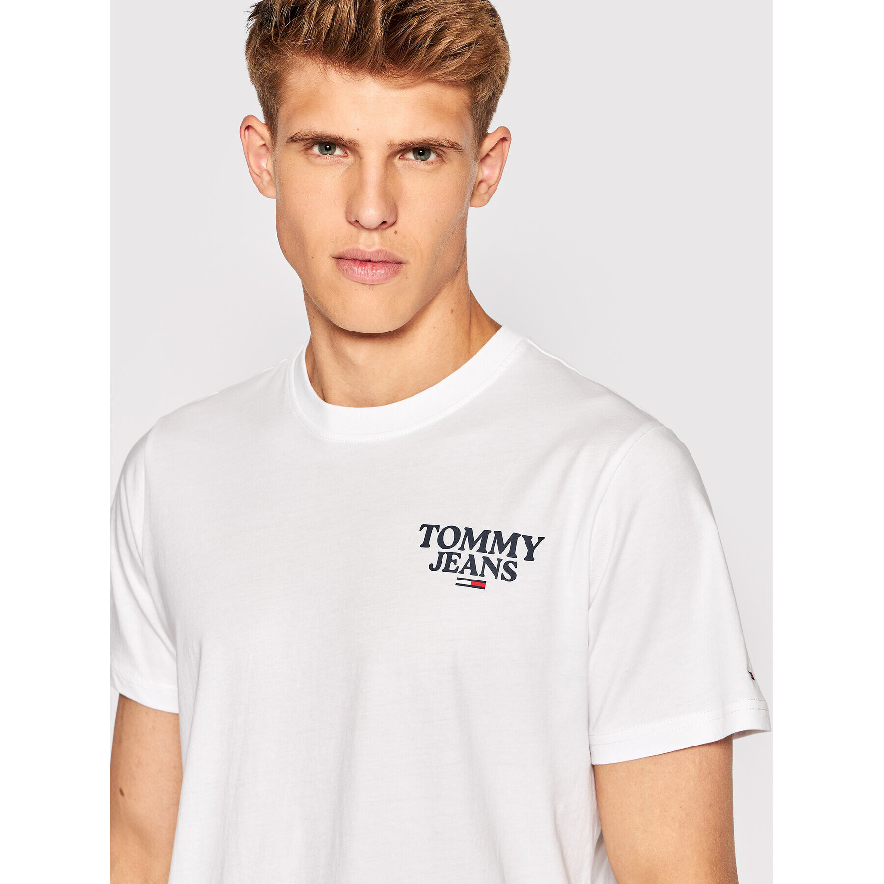 Tommy Jeans Тишърт Chest Entry DM0DM12790 Бял Regular Fit - Pepit.bg