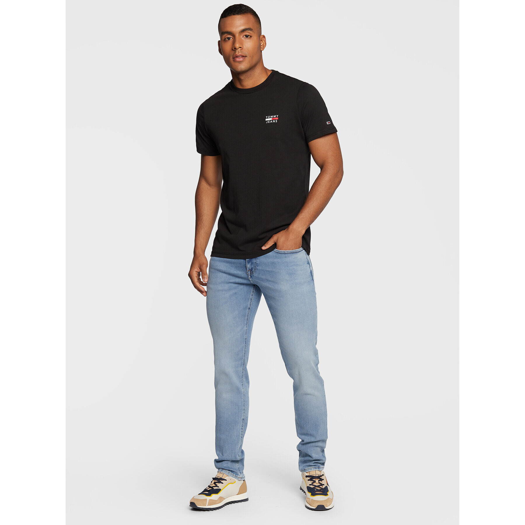 Tommy Jeans Тишърт Chest Logo DM0DM10099 Черен Regular Fit - Pepit.bg