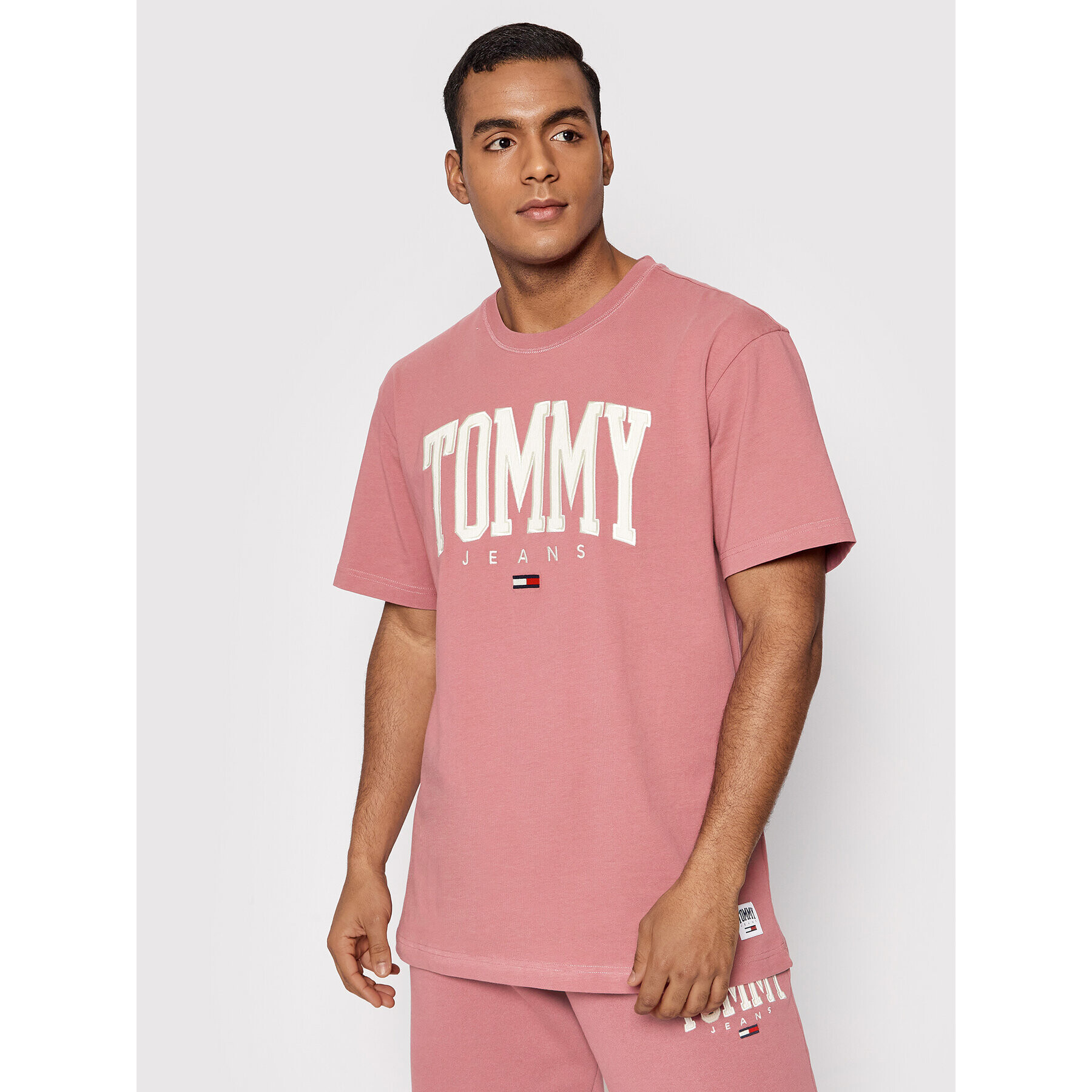 Tommy Jeans Тишърт Collegiate DM0DM12550 Розов Regular Fit - Pepit.bg