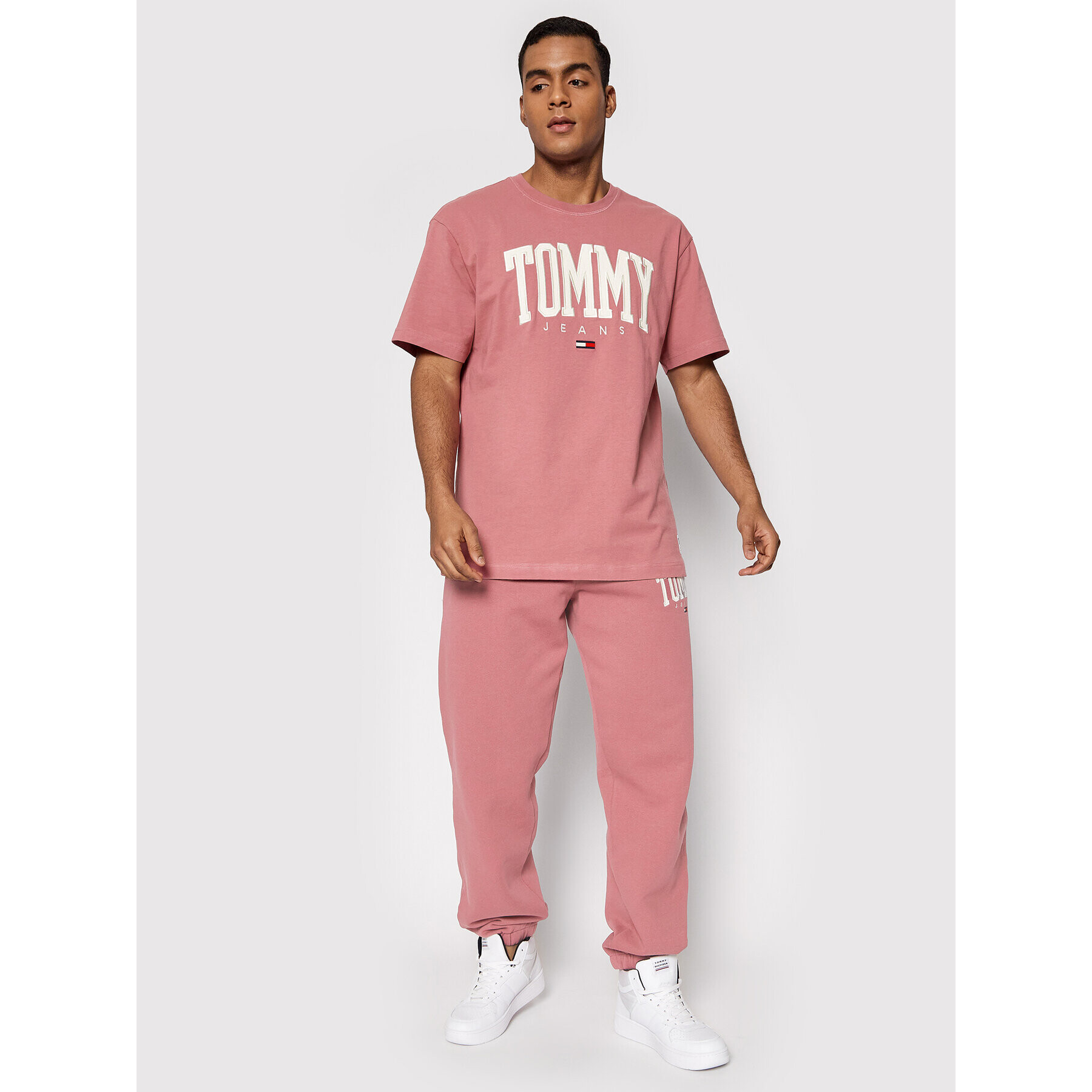 Tommy Jeans Тишърт Collegiate DM0DM12550 Розов Regular Fit - Pepit.bg