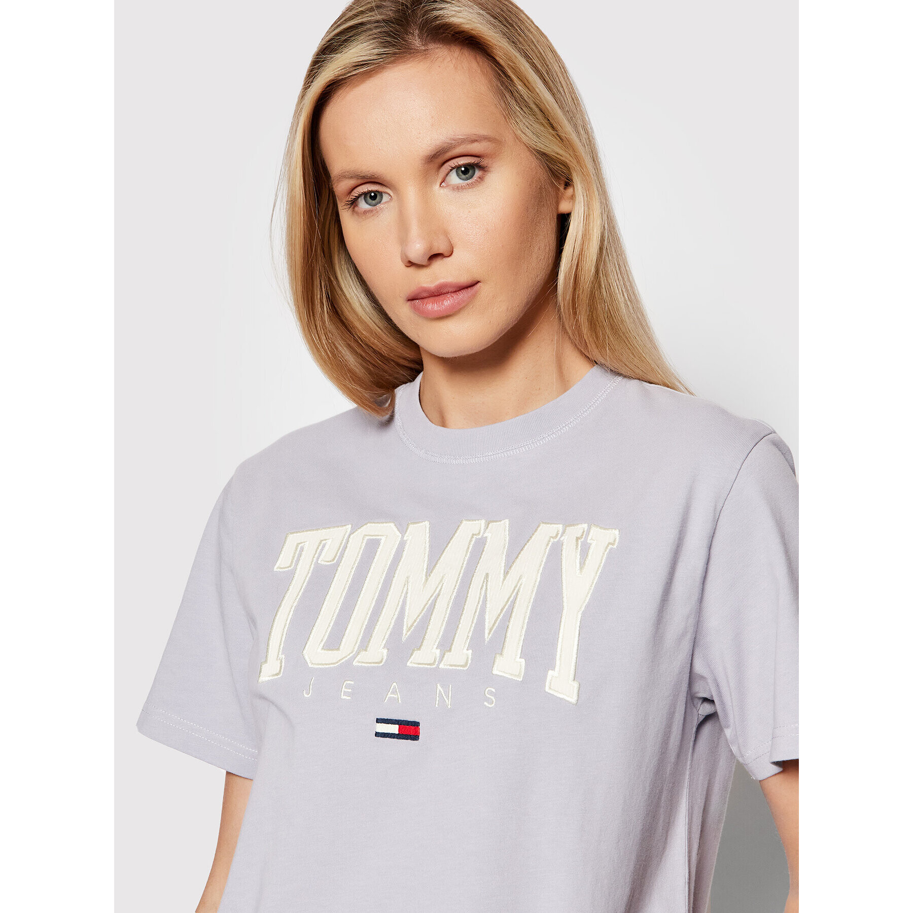 Tommy Jeans Тишърт Collegiate DW0DW12111 Виолетов Boyfriend Fit - Pepit.bg