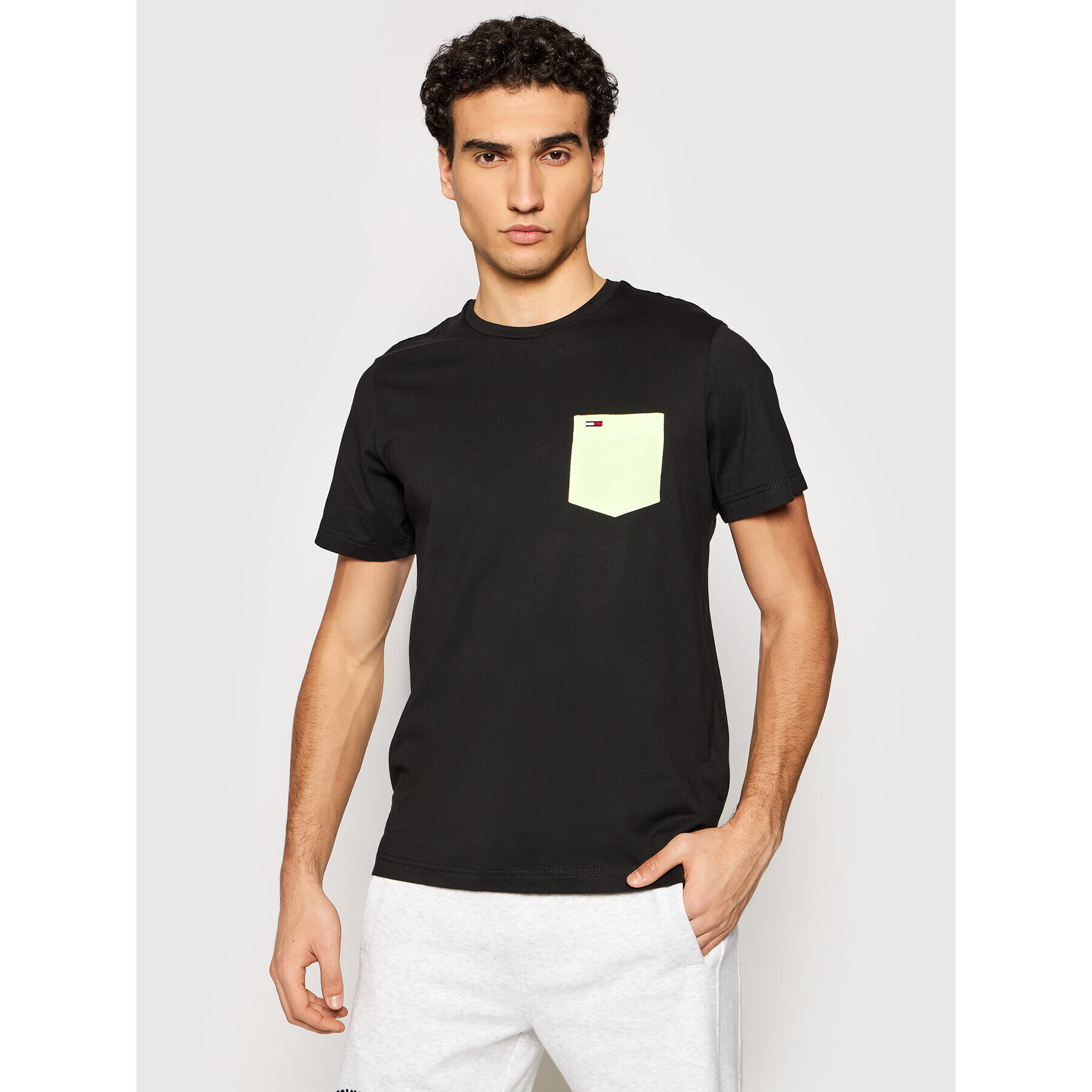 Tommy Jeans Тишърт Contrast Pocket DM0DM10283 Черен Regular Fit - Pepit.bg