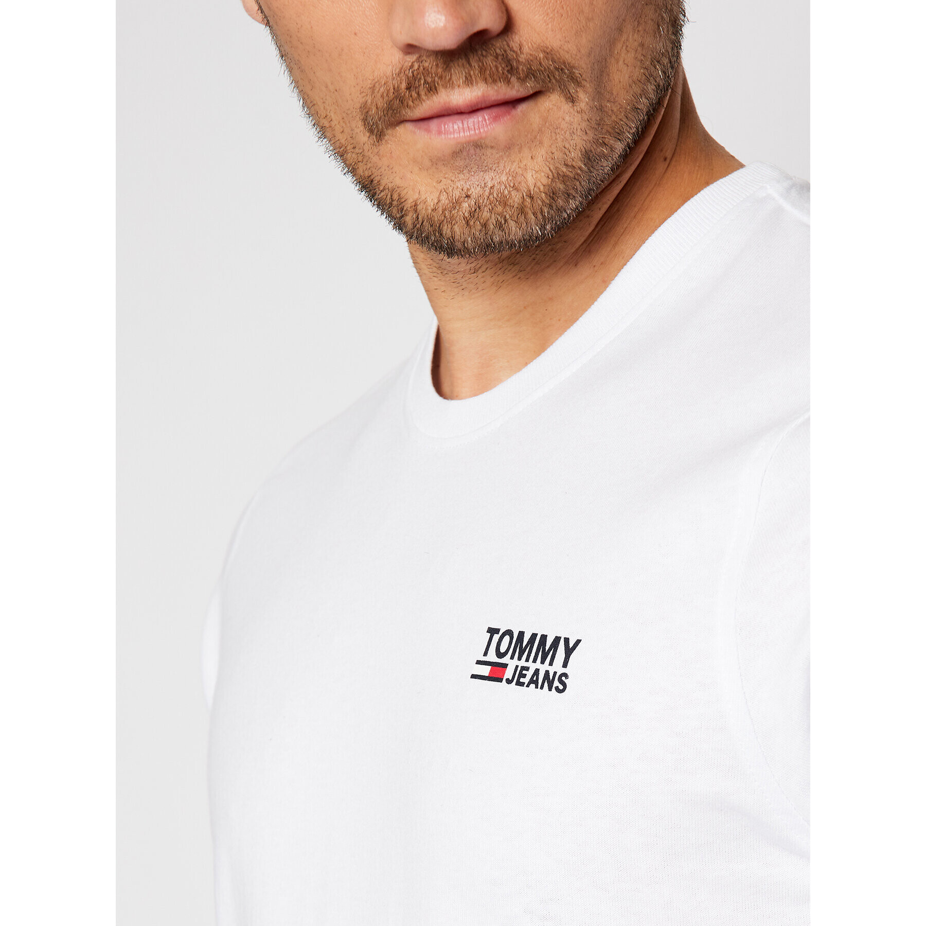 Tommy Jeans Тишърт Corp Logo C Neck DM0DM09588 Бял Regular Fit - Pepit.bg