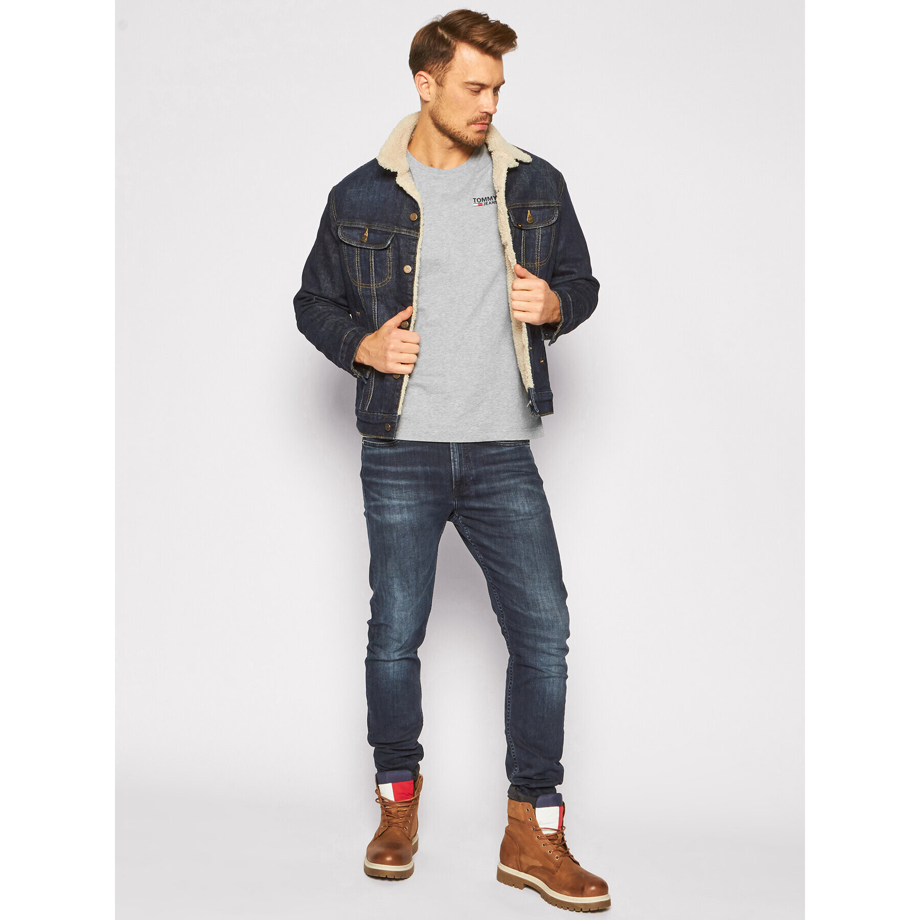 Tommy Jeans Тишърт Corp Logo C Neck DM0DM09588 Сив Regular Fit - Pepit.bg