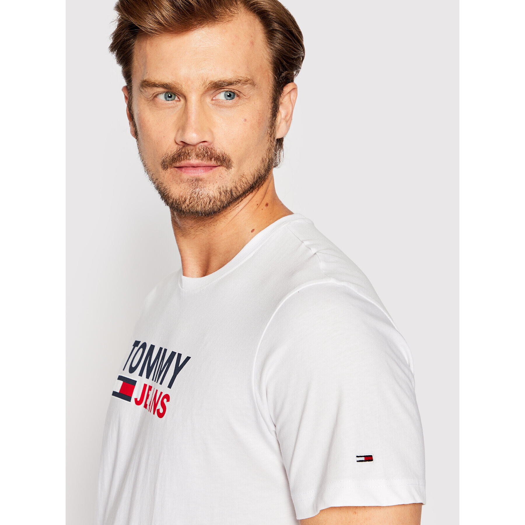 Tommy Jeans Тишърт Corp Logo DM0DM15379 Бял Regular Fit - Pepit.bg