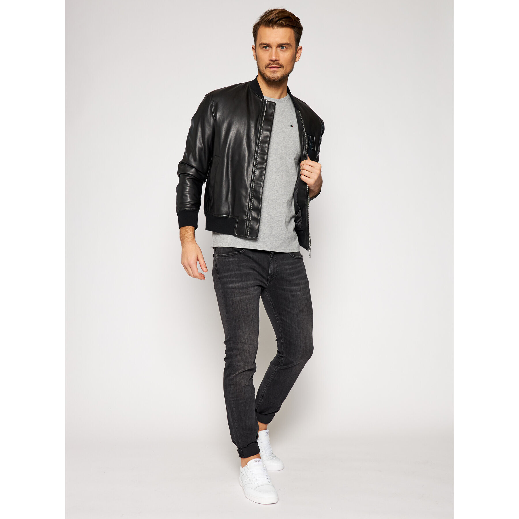 Tommy Jeans Тишърт DM0DM04411 Сив Regular Fit - Pepit.bg