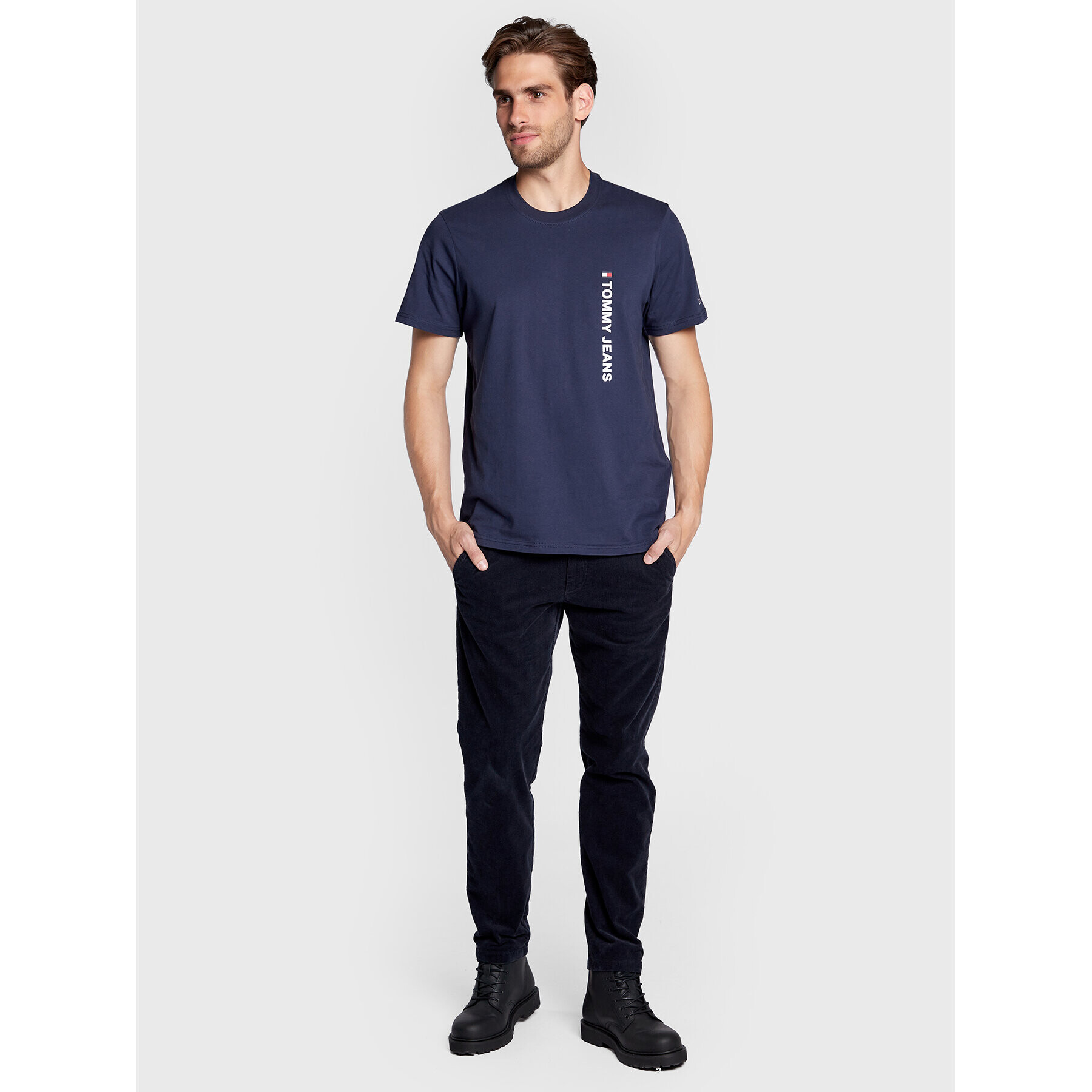 Tommy Jeans Тишърт Entry Verticle DM0DM14003 Тъмносин Regular Fit - Pepit.bg