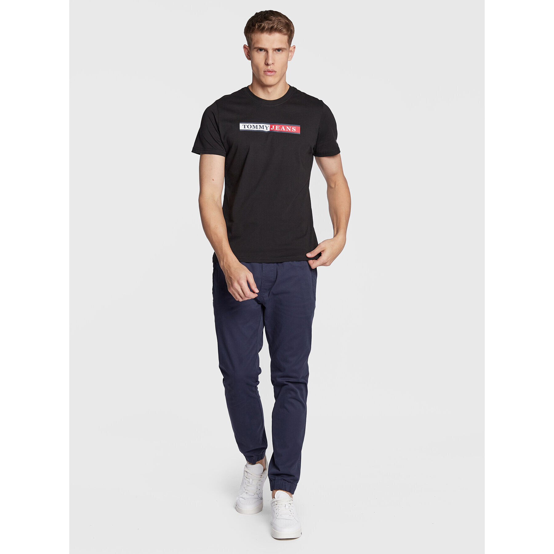 Tommy Jeans Тишърт Essential DM0DM14979 Черен Slim Fit - Pepit.bg