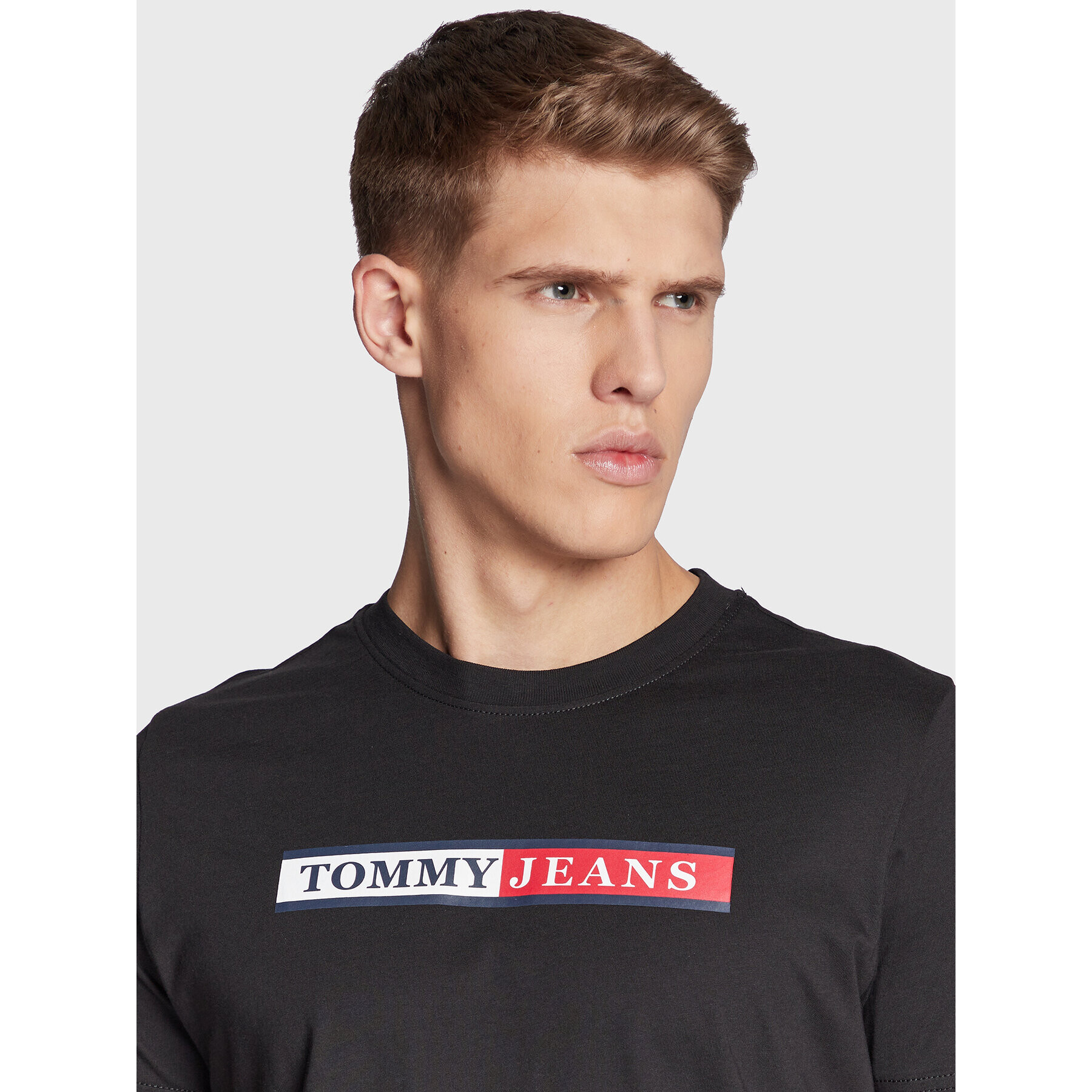 Tommy Jeans Тишърт Essential DM0DM14979 Черен Slim Fit - Pepit.bg