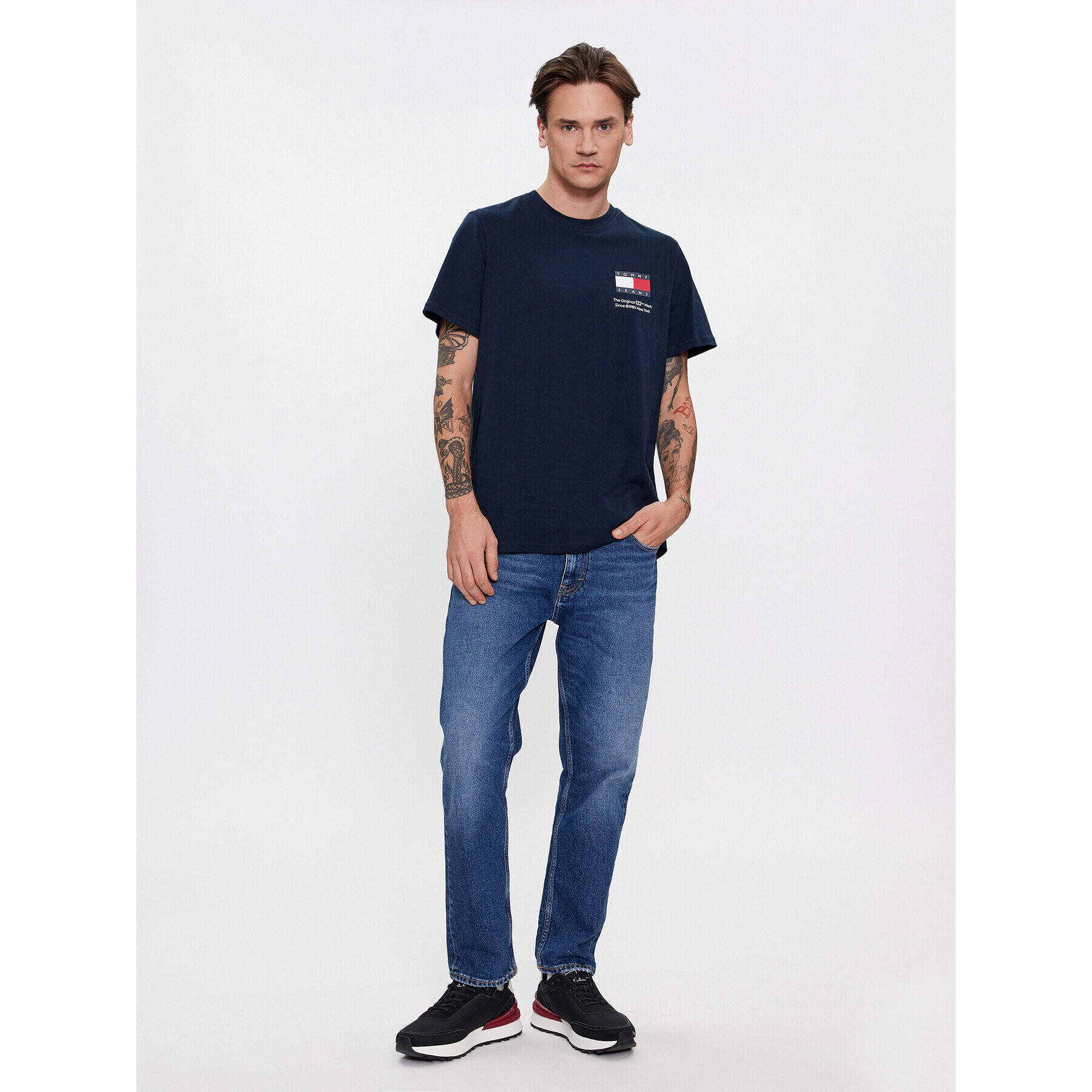 Tommy Jeans Тишърт Essential Flag DM0DM18263 Тъмносин Slim Fit - Pepit.bg