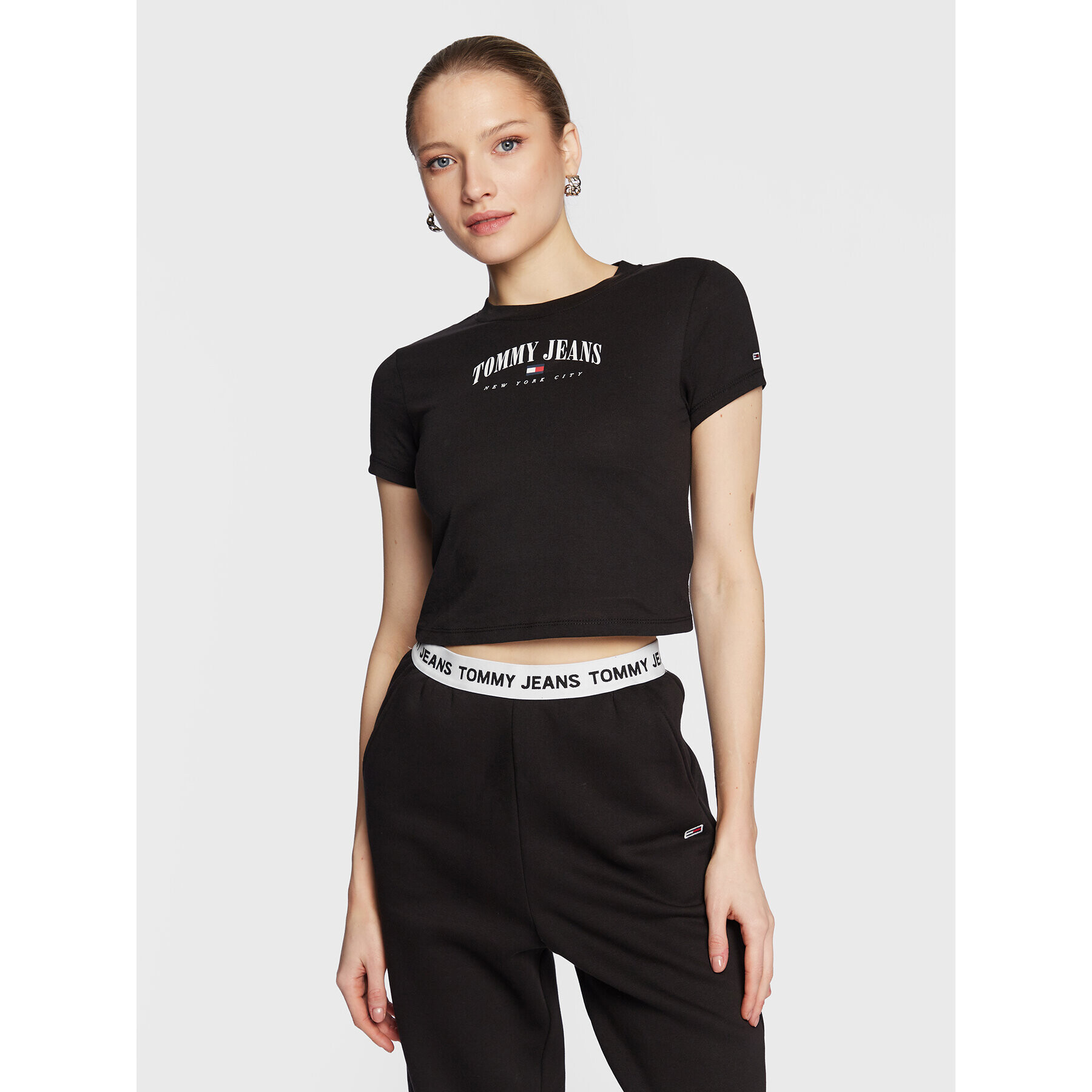 Tommy Jeans Тишърт Essential Logo 2 DW0DW14910 Черен Cropped Fit - Pepit.bg