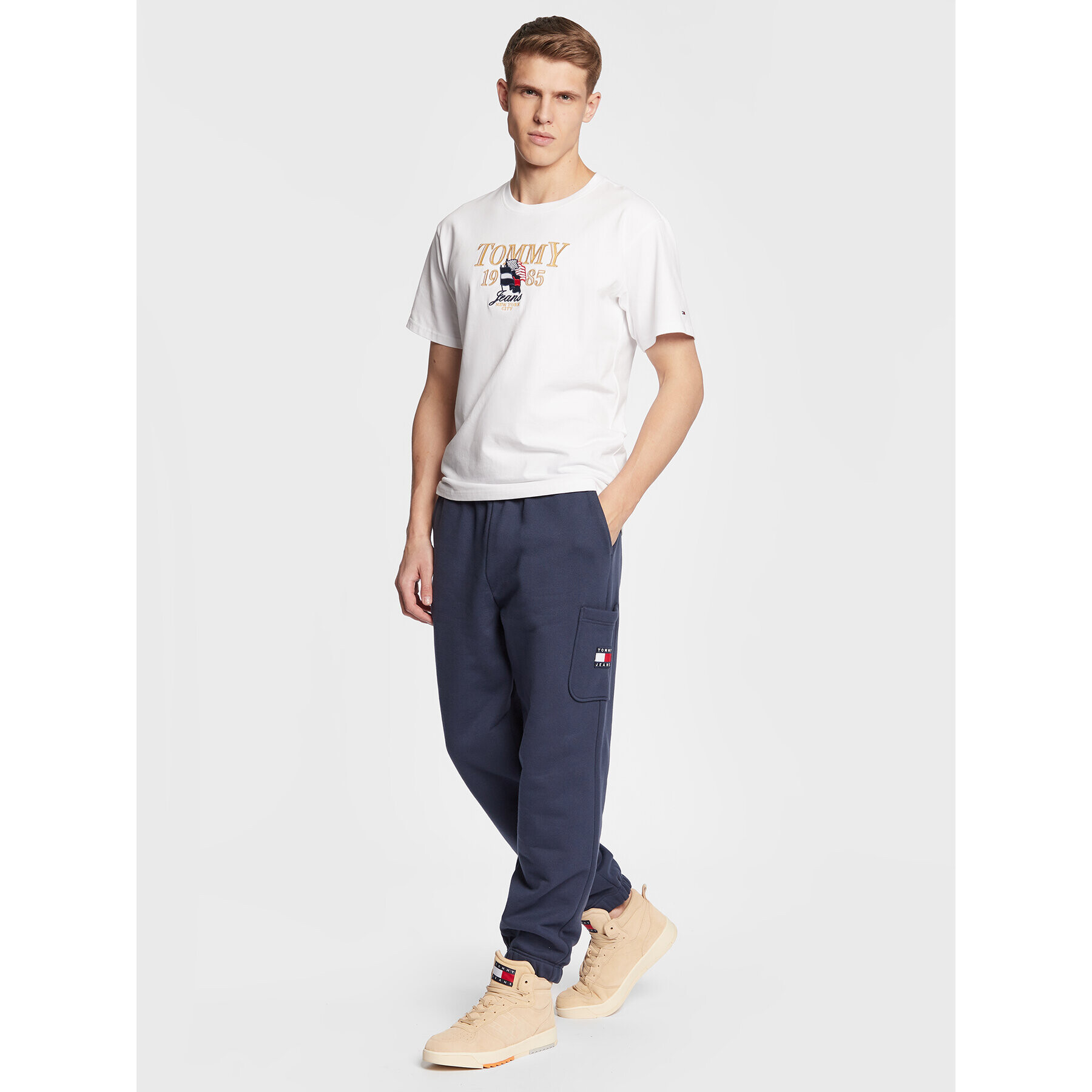 Tommy Jeans Тишърт Luxe Chest DM0DM15659 Бял Relaxed Fit - Pepit.bg