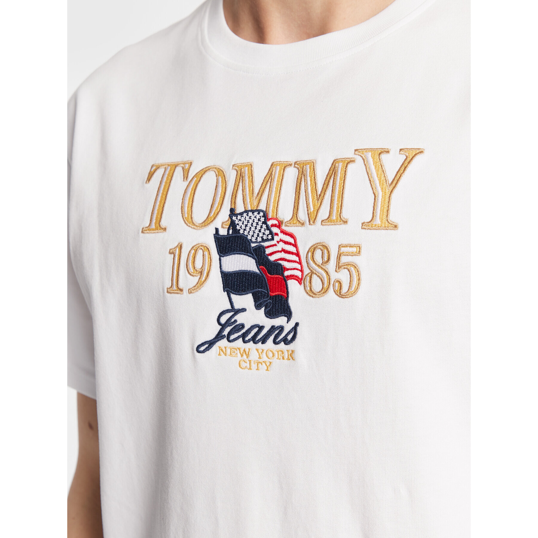 Tommy Jeans Тишърт Luxe Chest DM0DM15659 Бял Relaxed Fit - Pepit.bg