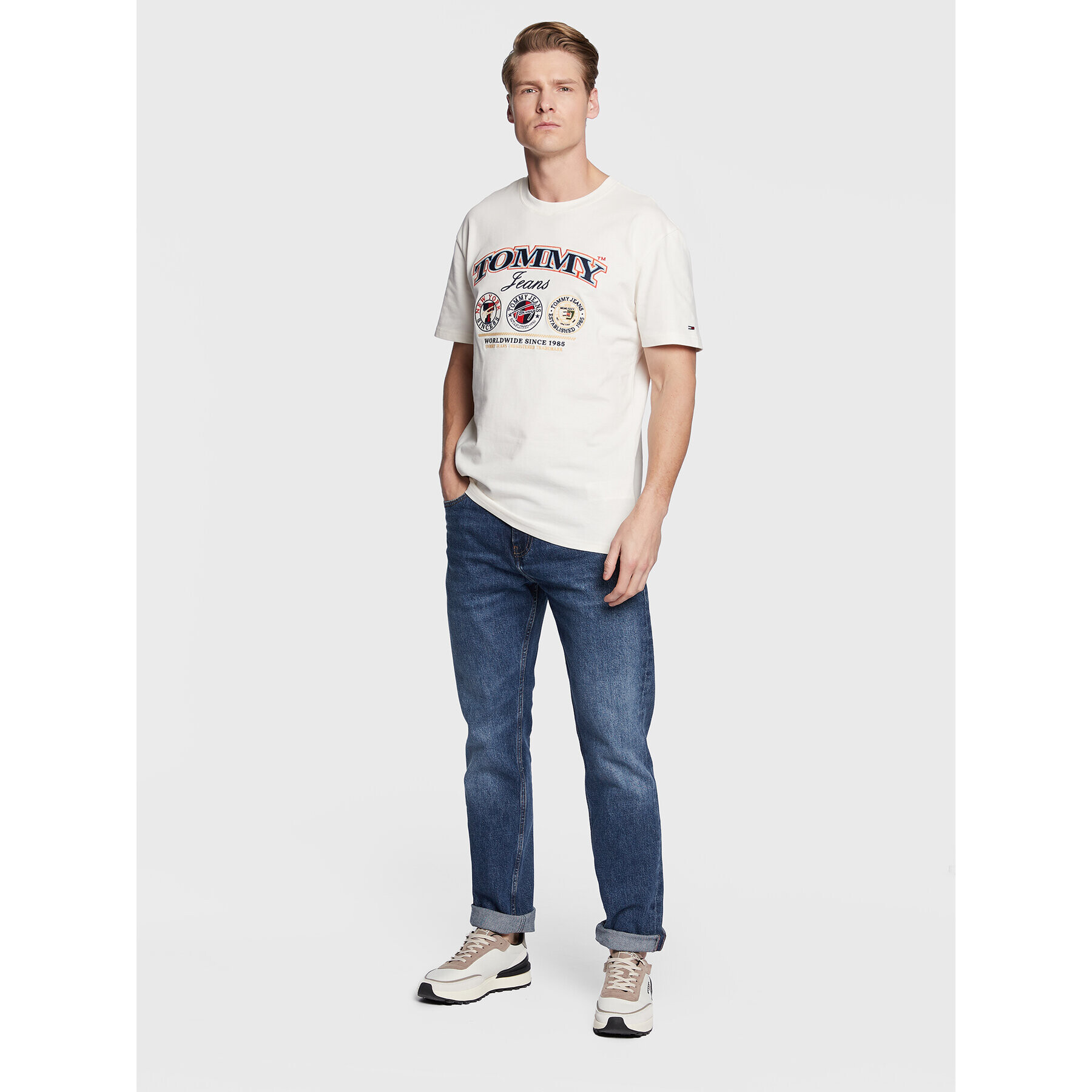 Tommy Jeans Тишърт Luxe DM0DM15661 Бежов Regular Fit - Pepit.bg