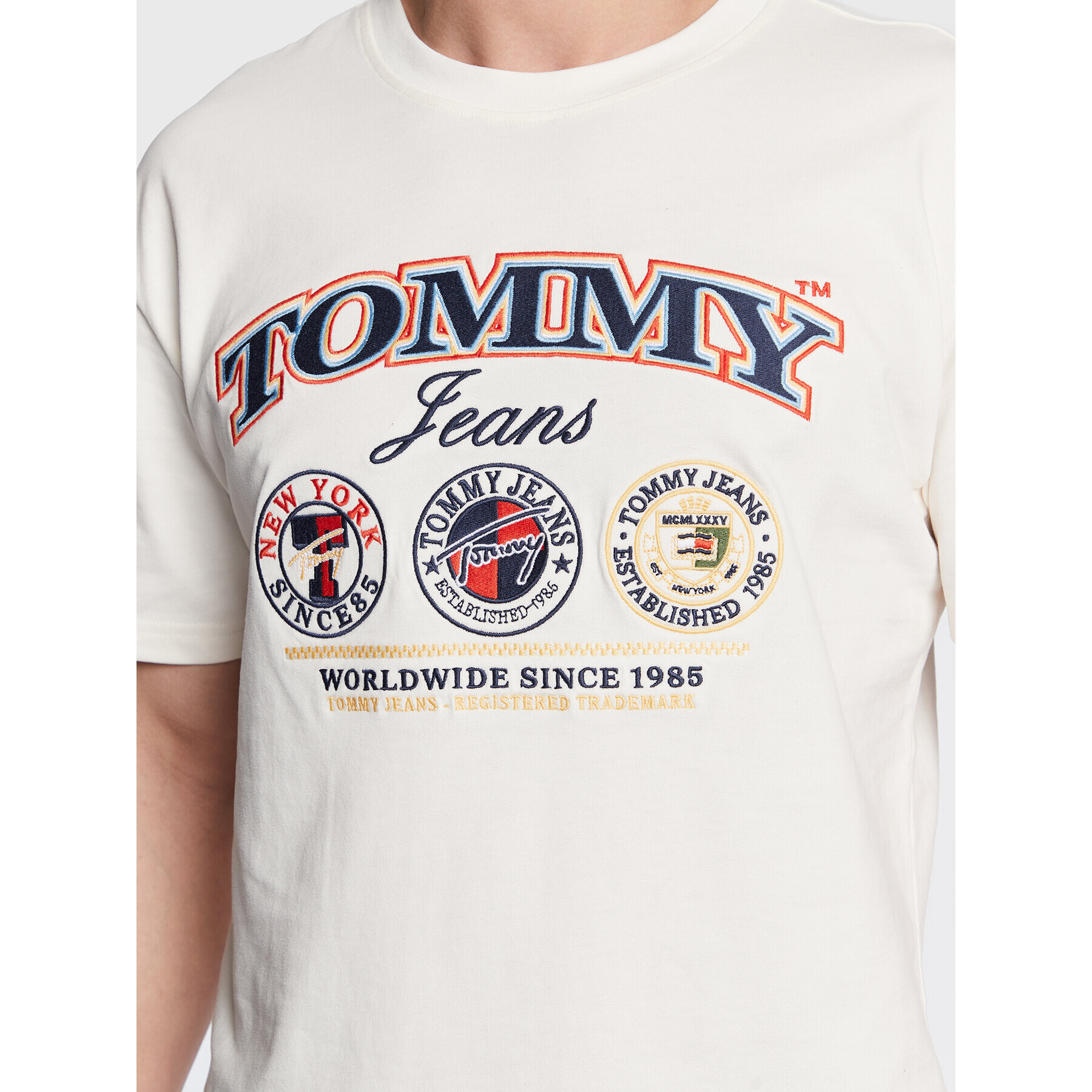 Tommy Jeans Тишърт Luxe DM0DM15661 Бежов Regular Fit - Pepit.bg