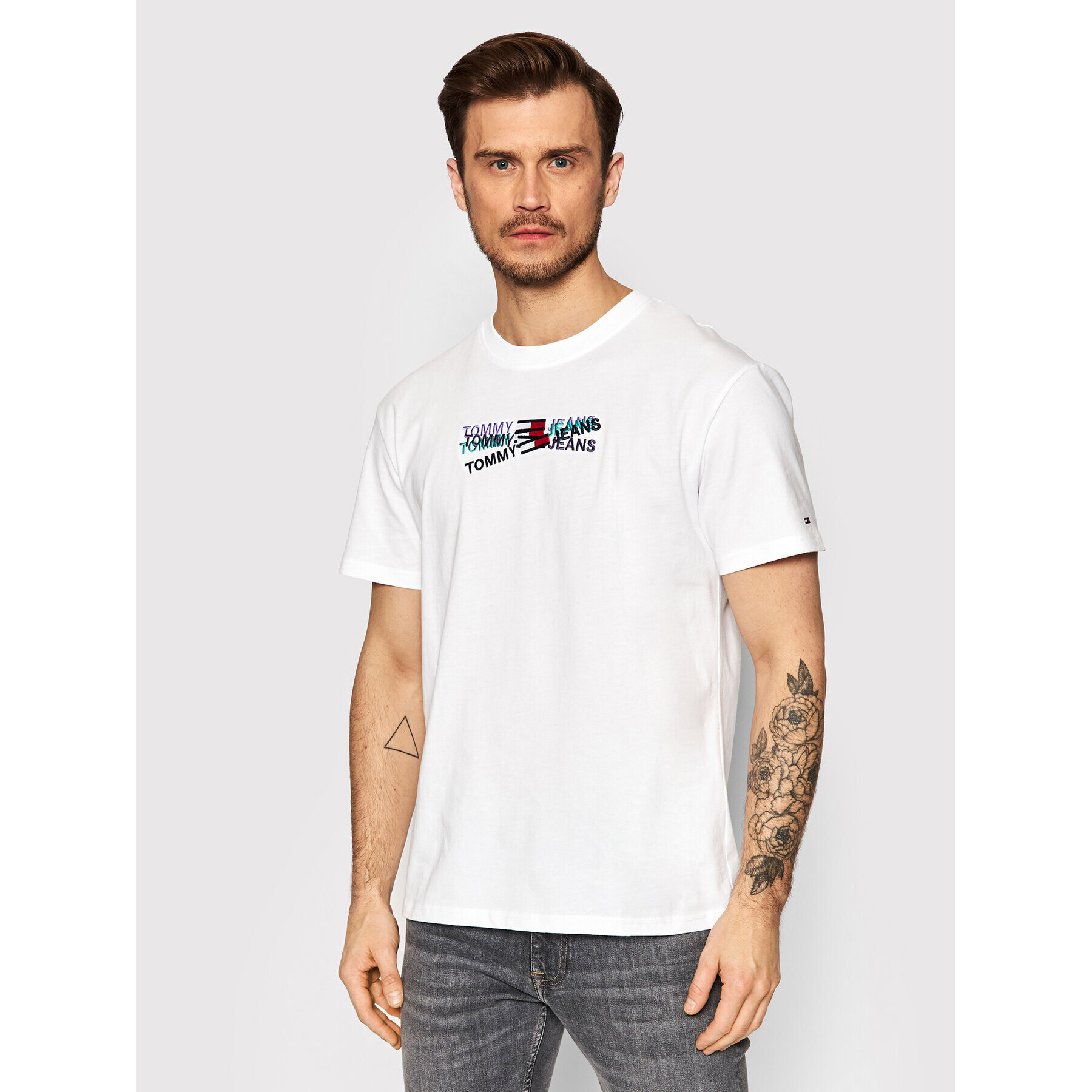 Tommy Jeans Тишърт Multi Linear Logo DM0DM12408 Бял Regular Fit - Pepit.bg