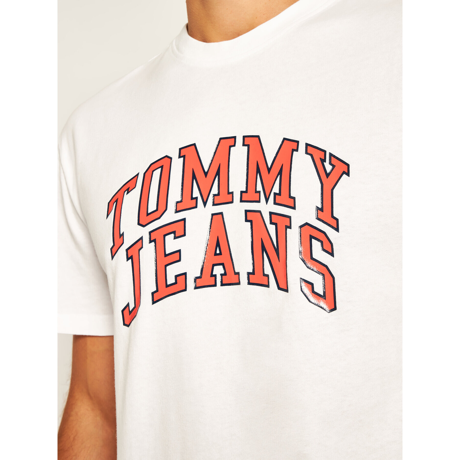 Tommy Jeans Тишърт Novel Varsity Logo DM0DM07859 Бял Regular Fit - Pepit.bg