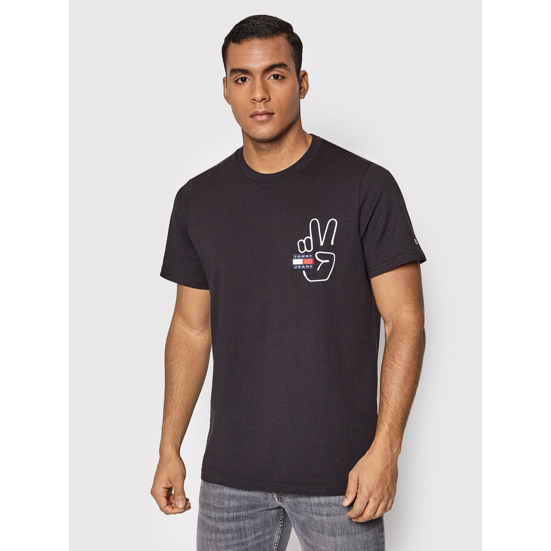 Tommy Jeans Тишърт Peace Badge Graphic DM0DM11617 Черен Regular Fit - Pepit.bg