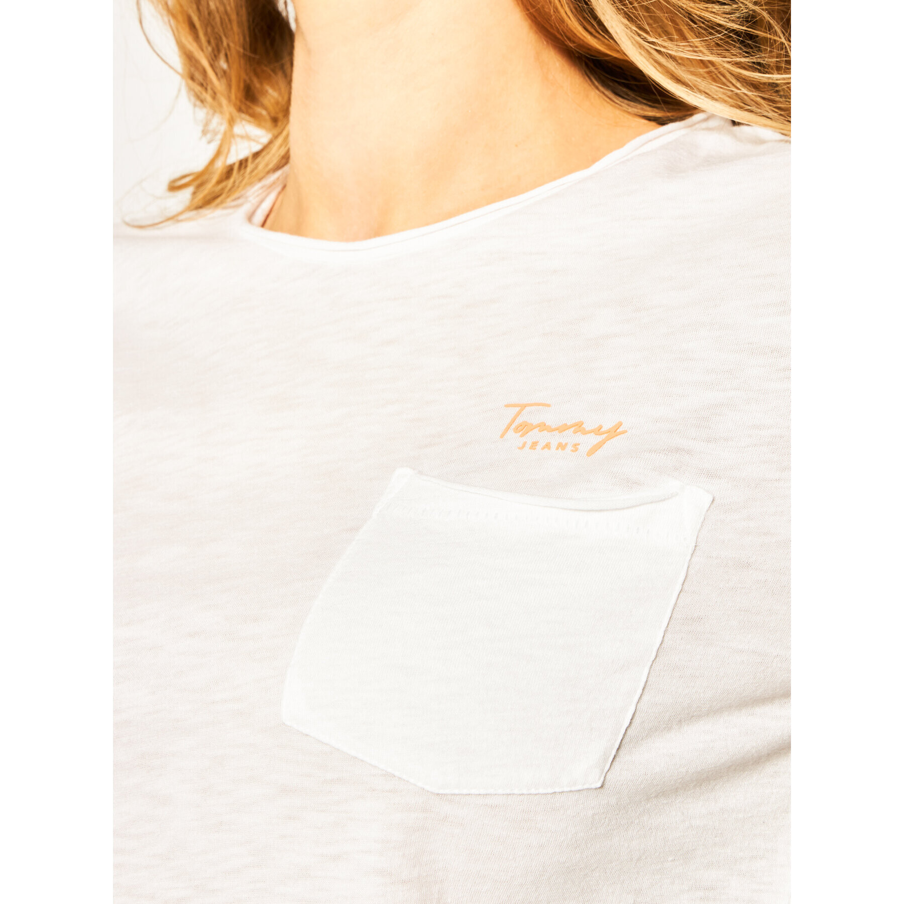 Tommy Jeans Тишърт Pocket Detail Tee DW0DW08006 Бял Regular Fit - Pepit.bg
