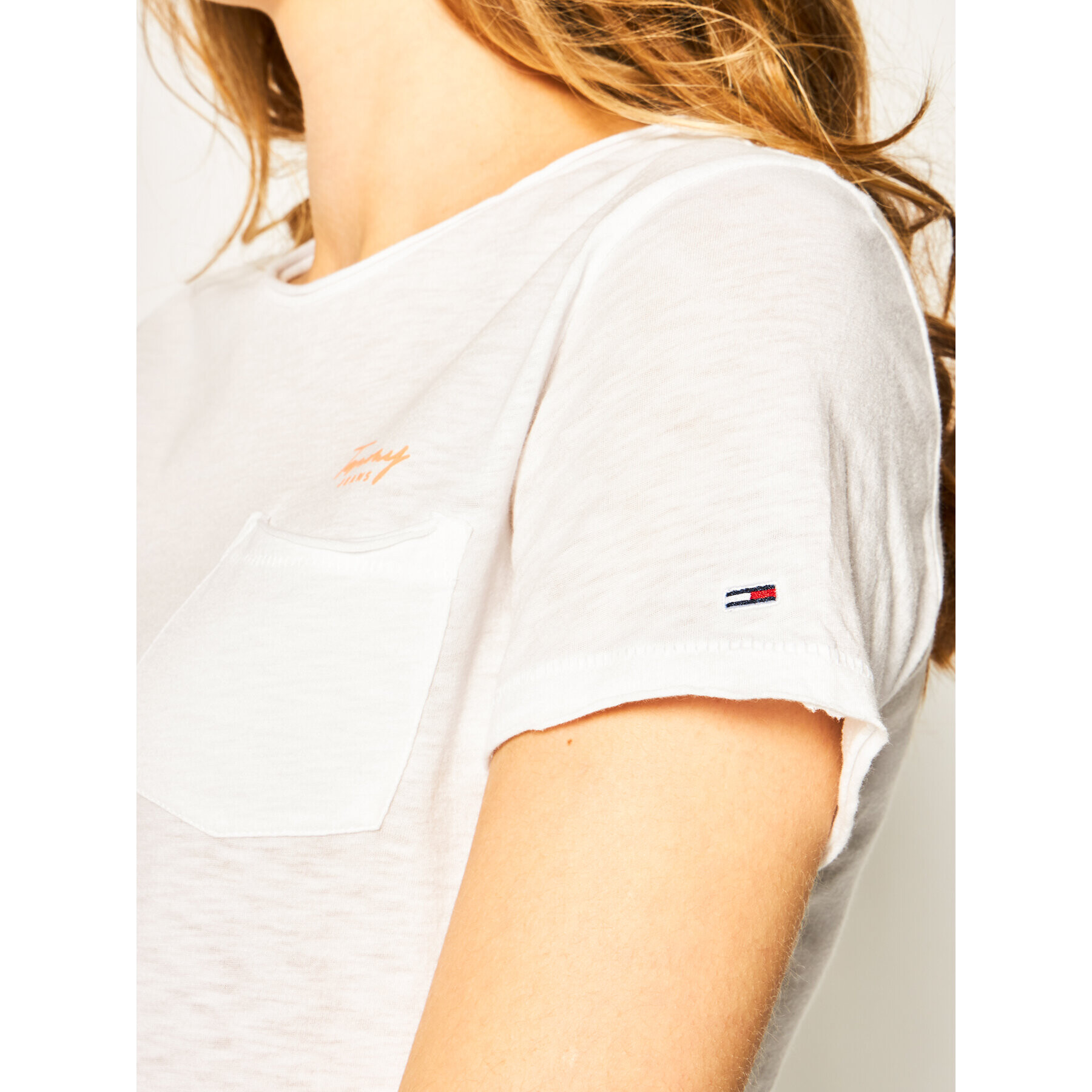 Tommy Jeans Тишърт Pocket Detail Tee DW0DW08006 Бял Regular Fit - Pepit.bg