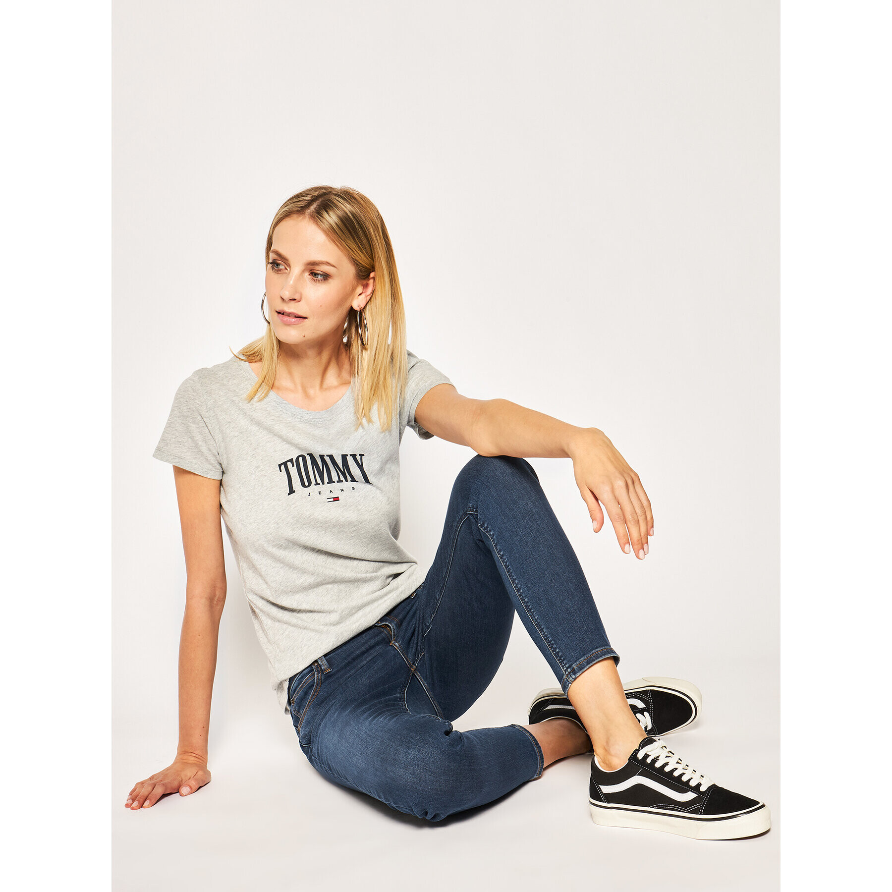 Tommy Jeans Тишърт Script DW0DW08061 Сив Slim Fit - Pepit.bg