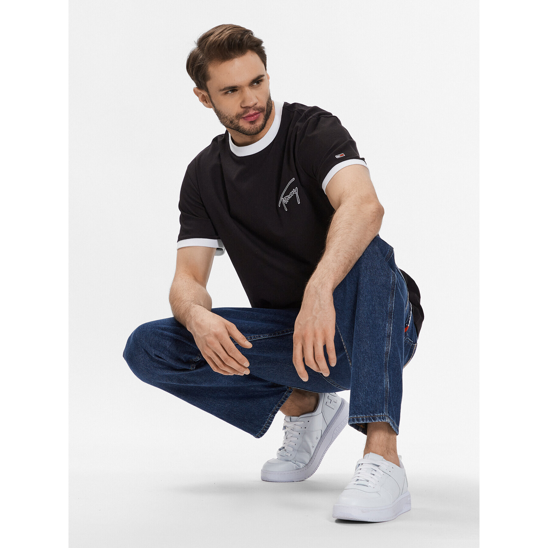 Tommy Jeans Тишърт Signature DM0DM16324 Черен Regular Fit - Pepit.bg