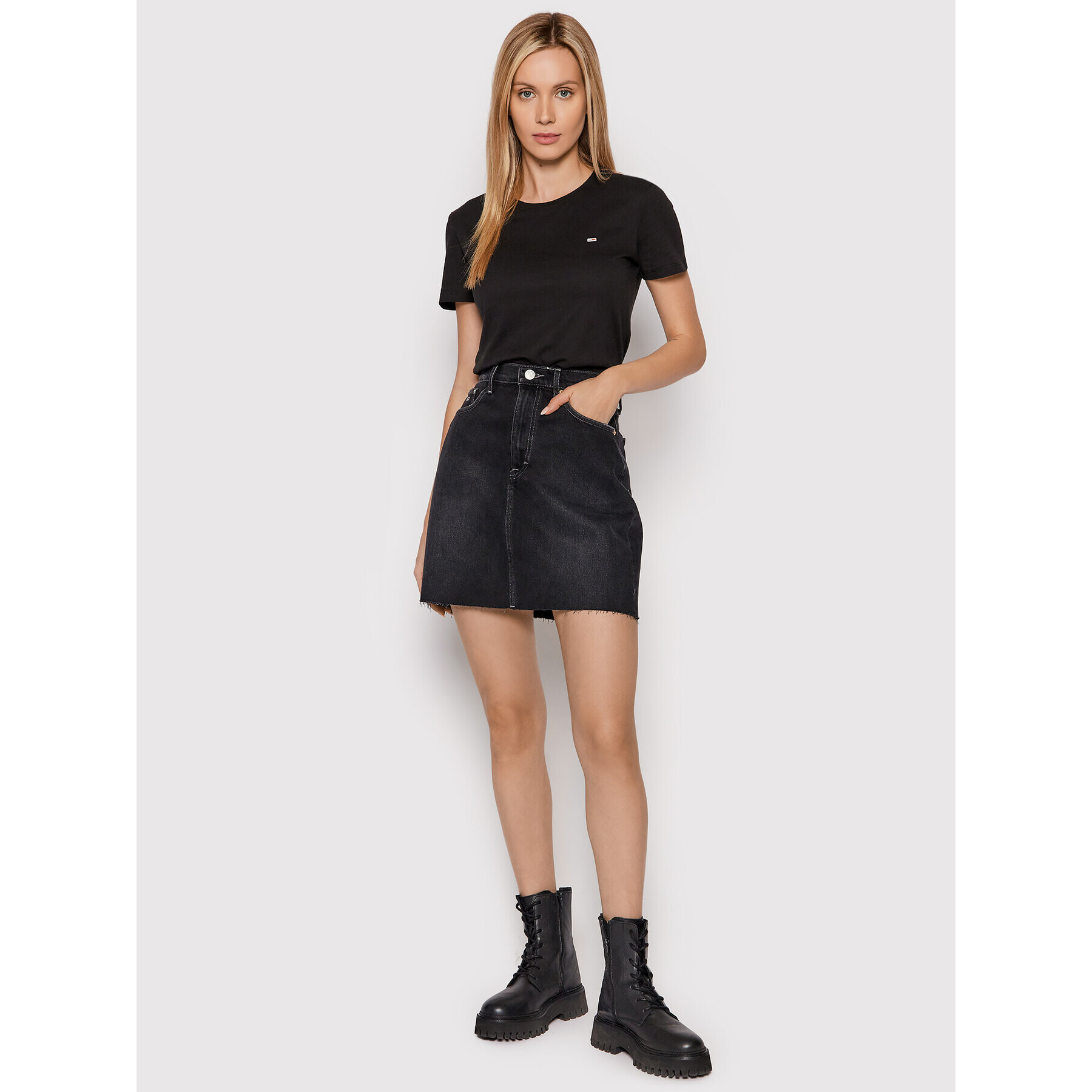 Tommy Jeans Тишърт Soft DW0DW06901 Черен Regular Fit - Pepit.bg