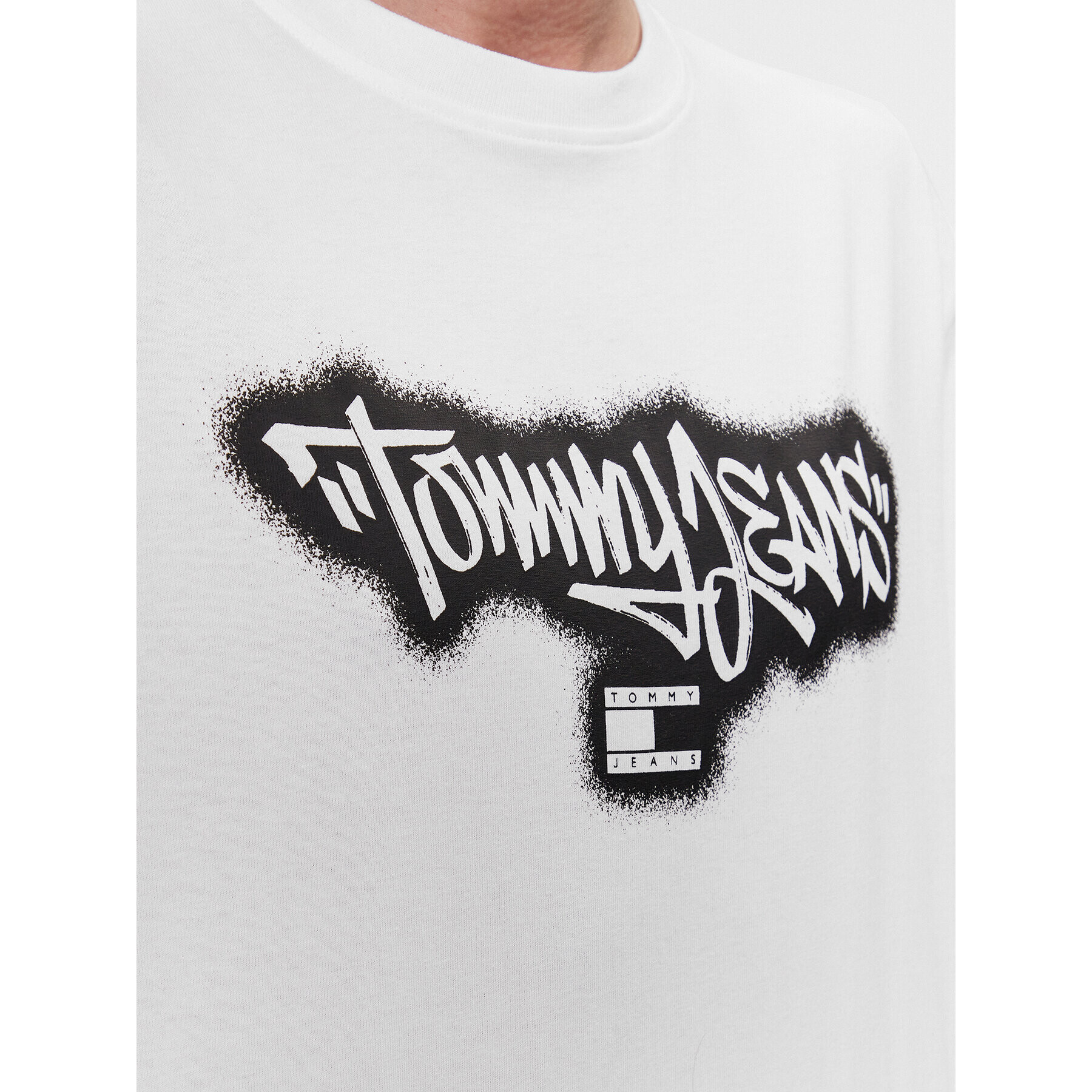 Tommy Jeans Тишърт Spray DM0DM18272 Бял Regular Fit - Pepit.bg