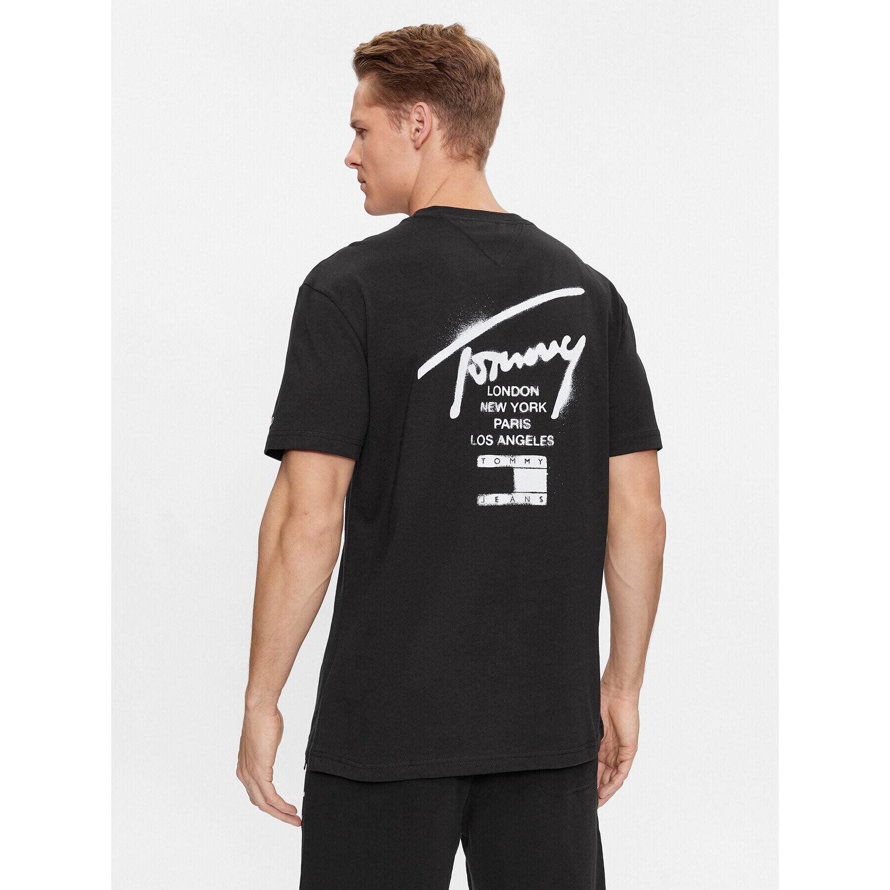 Tommy Jeans Тишърт Spray Signature DM0DM17716 Черен Classic Fit - Pepit.bg