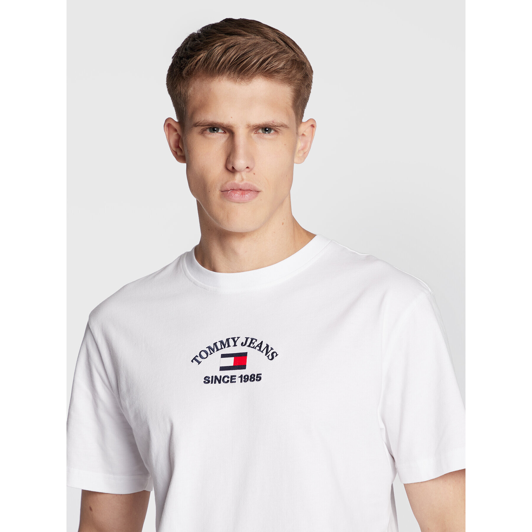 Tommy Jeans Тишърт Timeless DM0DM14988 Бял Regular Fit - Pepit.bg