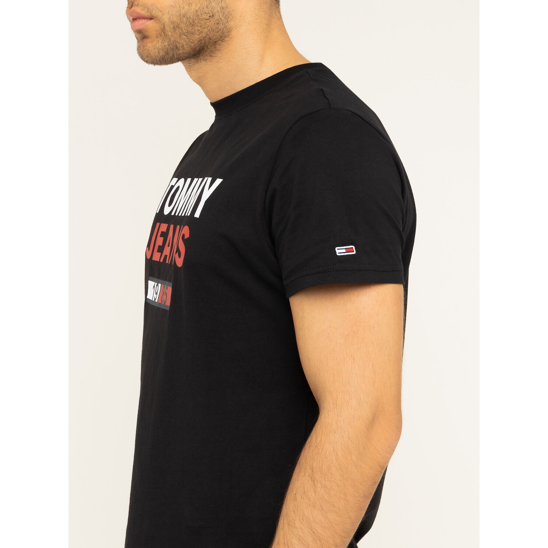 Tommy Jeans Тишърт TJM 1985 Logo Tee DM0DM07537 Черен Regular Fit - Pepit.bg