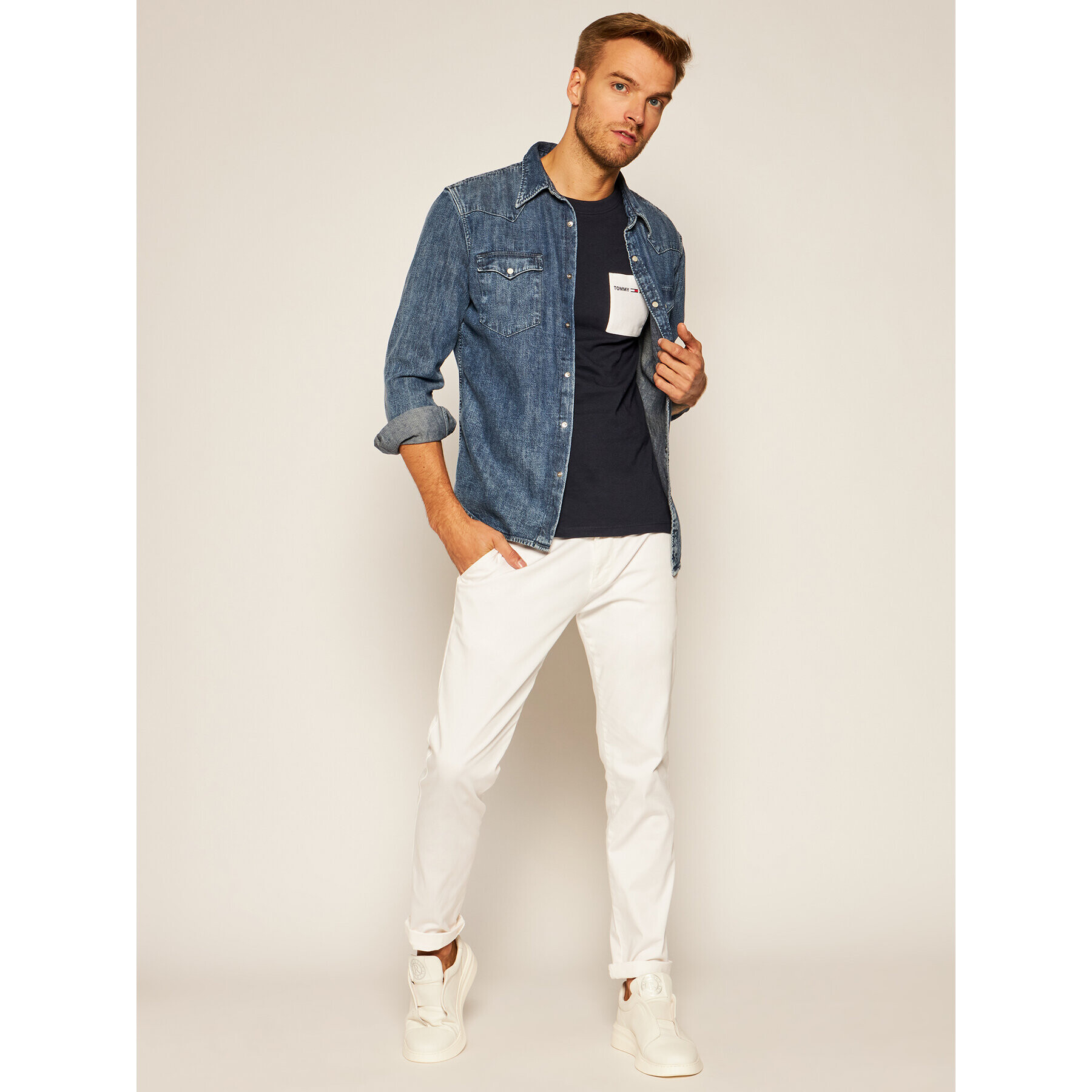 Tommy Jeans Тишърт Tjm Contrast Pocket DM0DM08097 Тъмносин Regular Fit - Pepit.bg