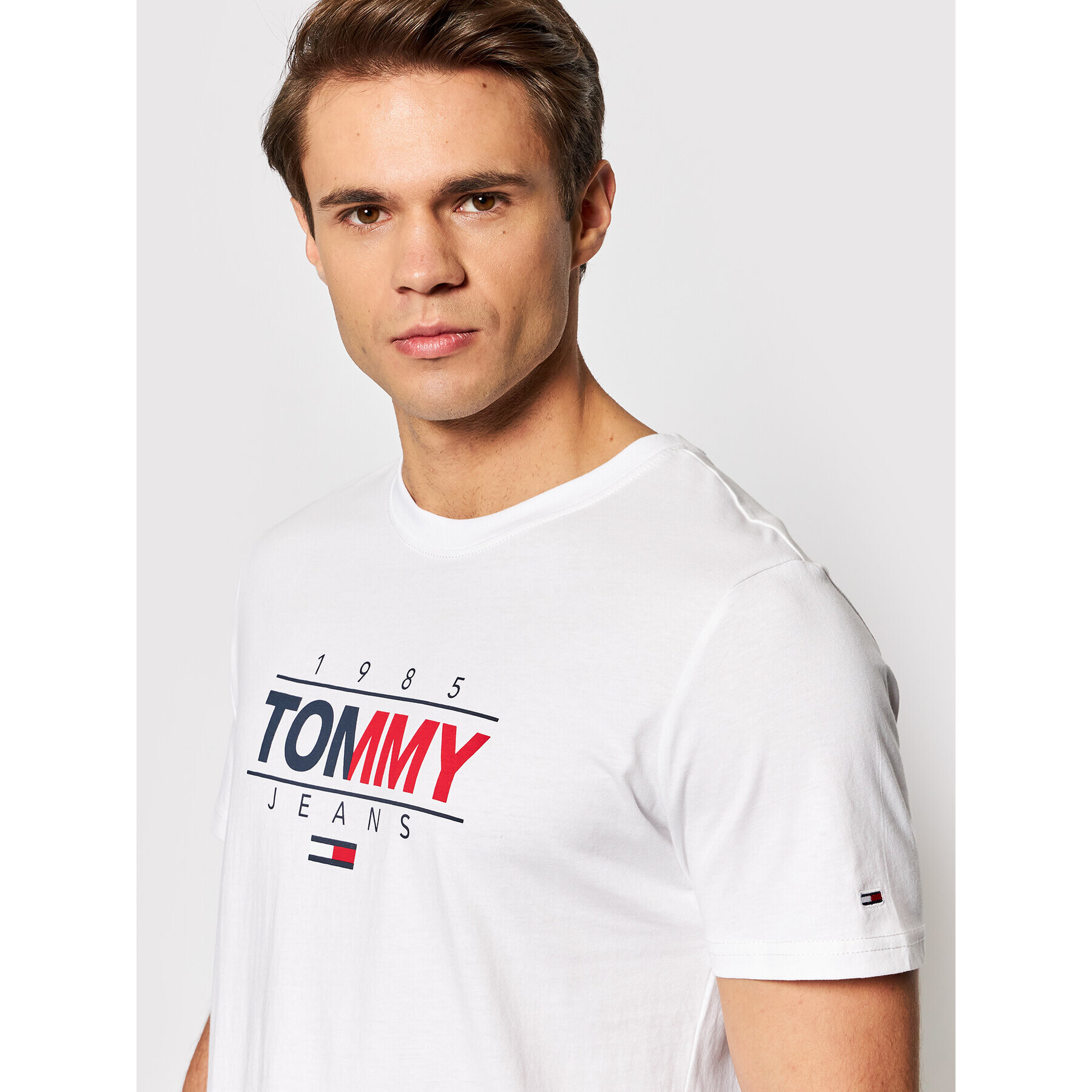 Tommy Jeans Тишърт Tjm Essential Graphic DM0DM11600 Бял Slim Fit - Pepit.bg