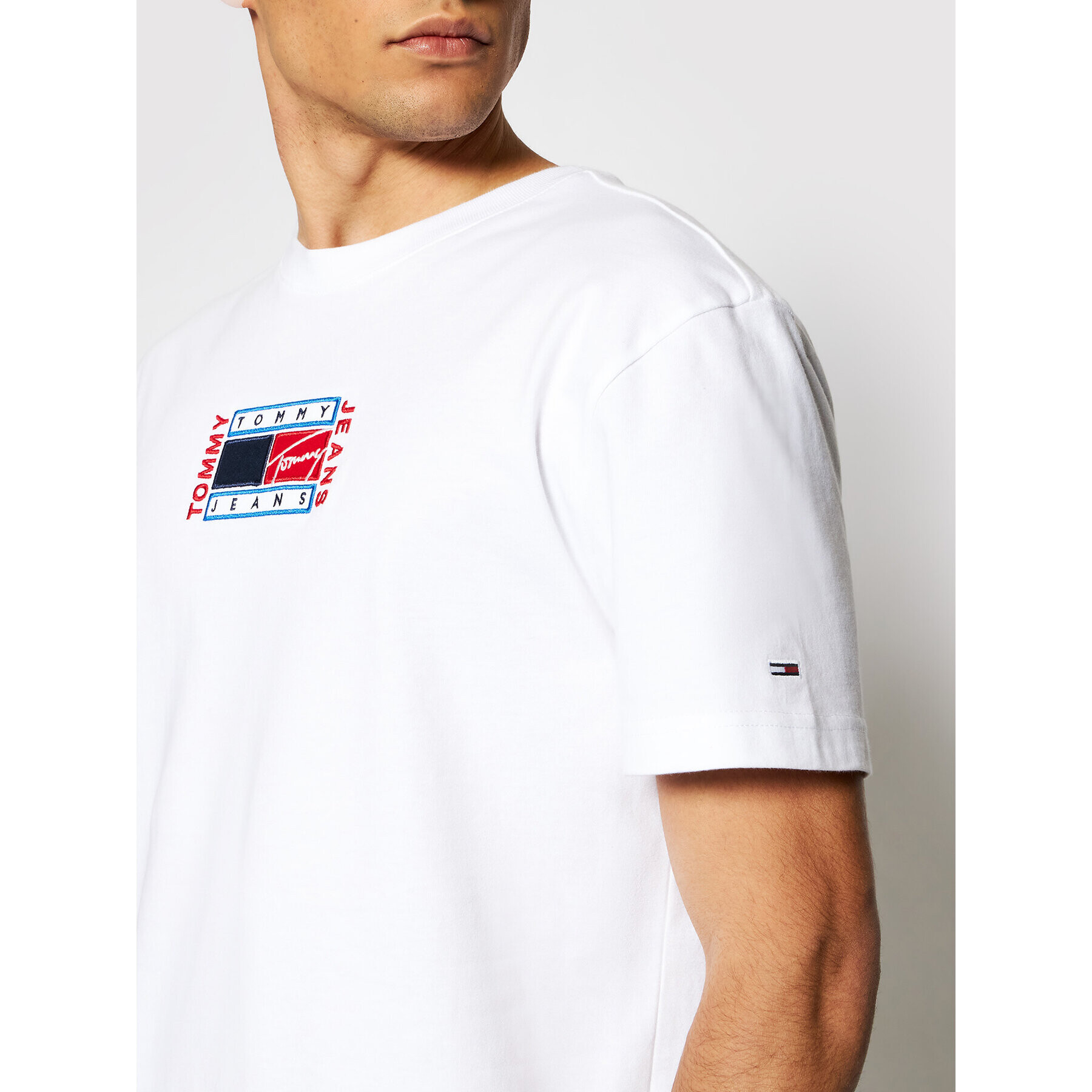 Tommy Jeans Тишърт Tjm Timeless Flag Tee DM0DM10621 Бял Regular Fit - Pepit.bg