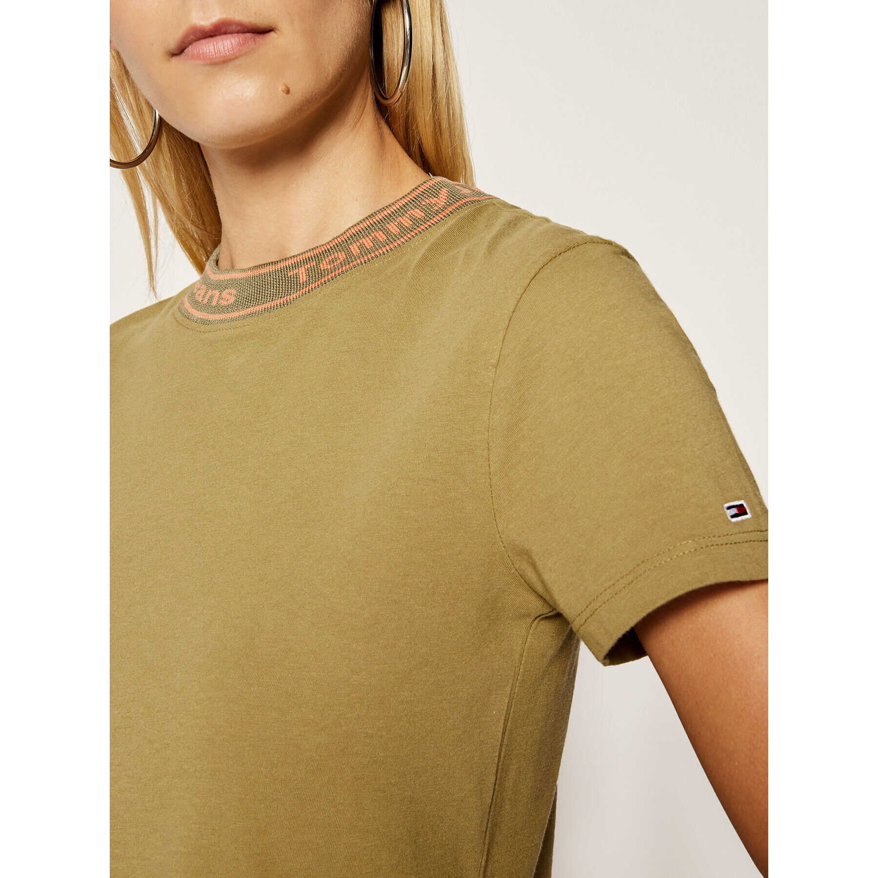 Tommy Jeans Тишърт Tjw Branded Neck Tee DW0DW08005 Зелен Regular Fit - Pepit.bg