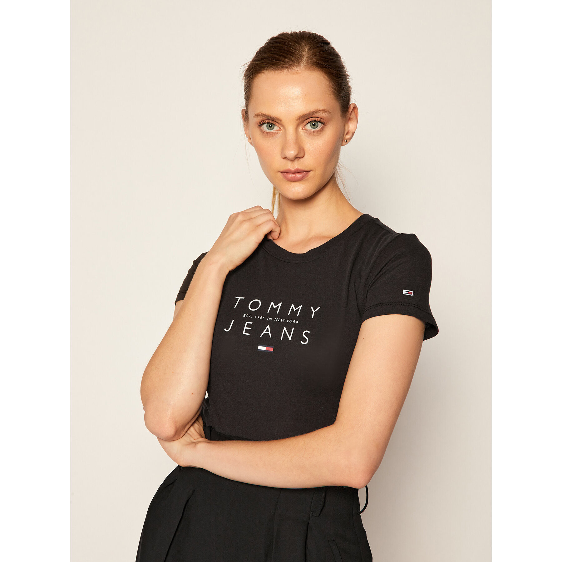 Tommy Jeans Тишърт Tjw Essential Logo DW0DW08470 Черен Regular Fit - Pepit.bg