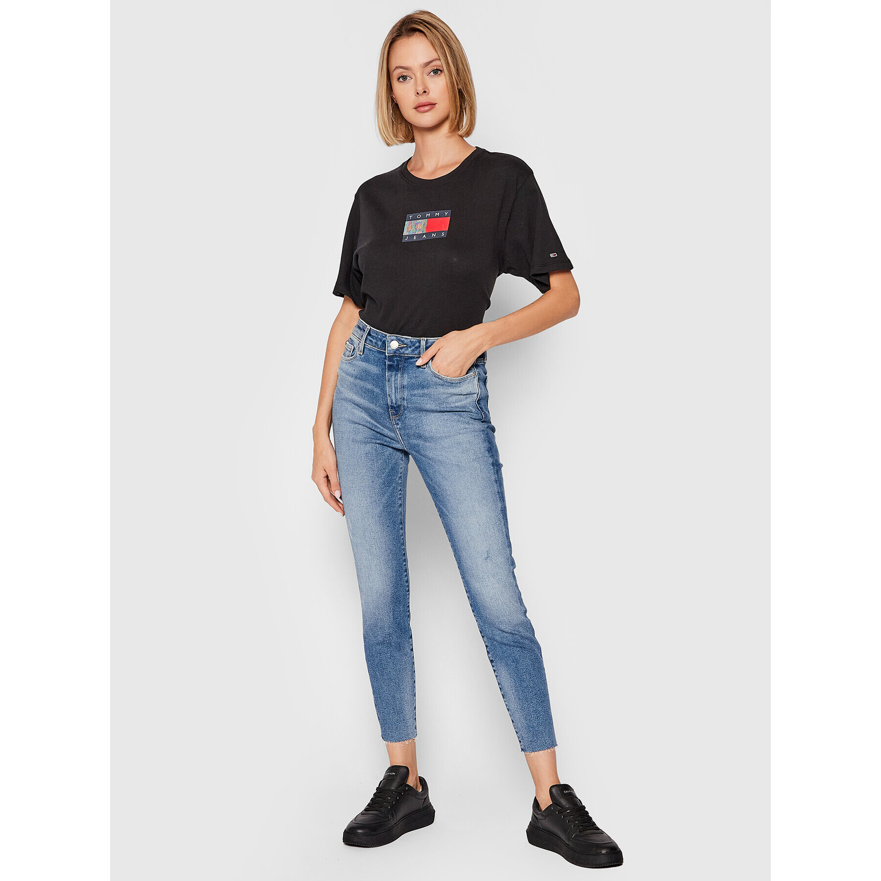 Tommy Jeans Тишърт Tjw Metallic Flag DW0DW10407 Черен Cropped Fit - Pepit.bg