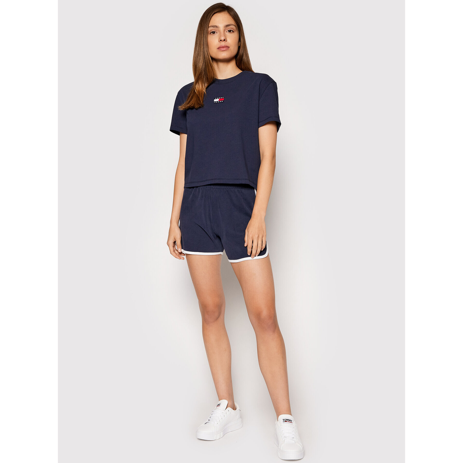 Tommy Jeans Тишърт Tjw Tommy Center Badge DW0DW10404 Тъмносин Regular Fit - Pepit.bg