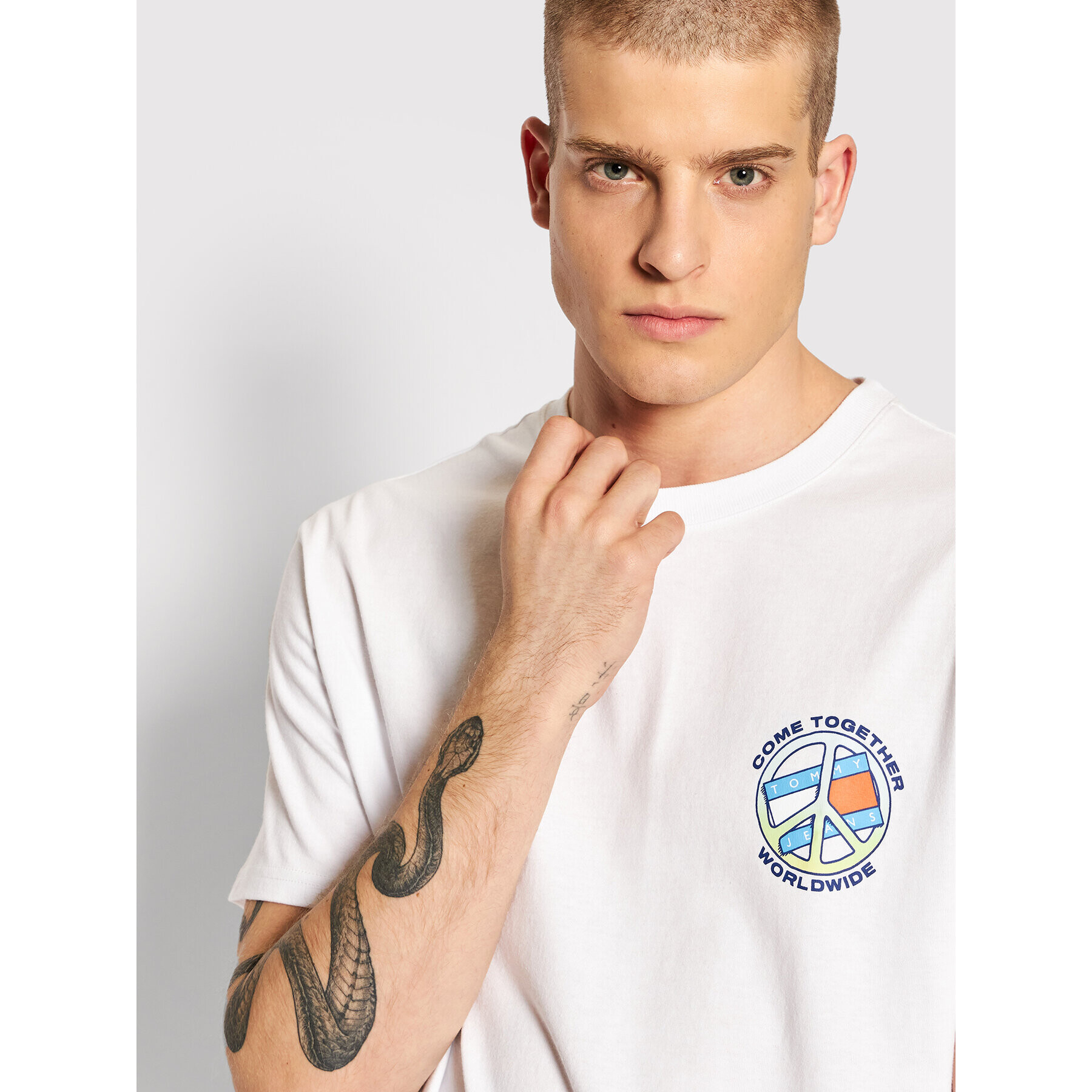 Tommy Jeans Тишърт Together World Peace DM0DM11620 Бял Regular Fit - Pepit.bg